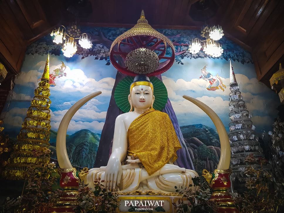 พระพุทธรูปหินอ่อน 