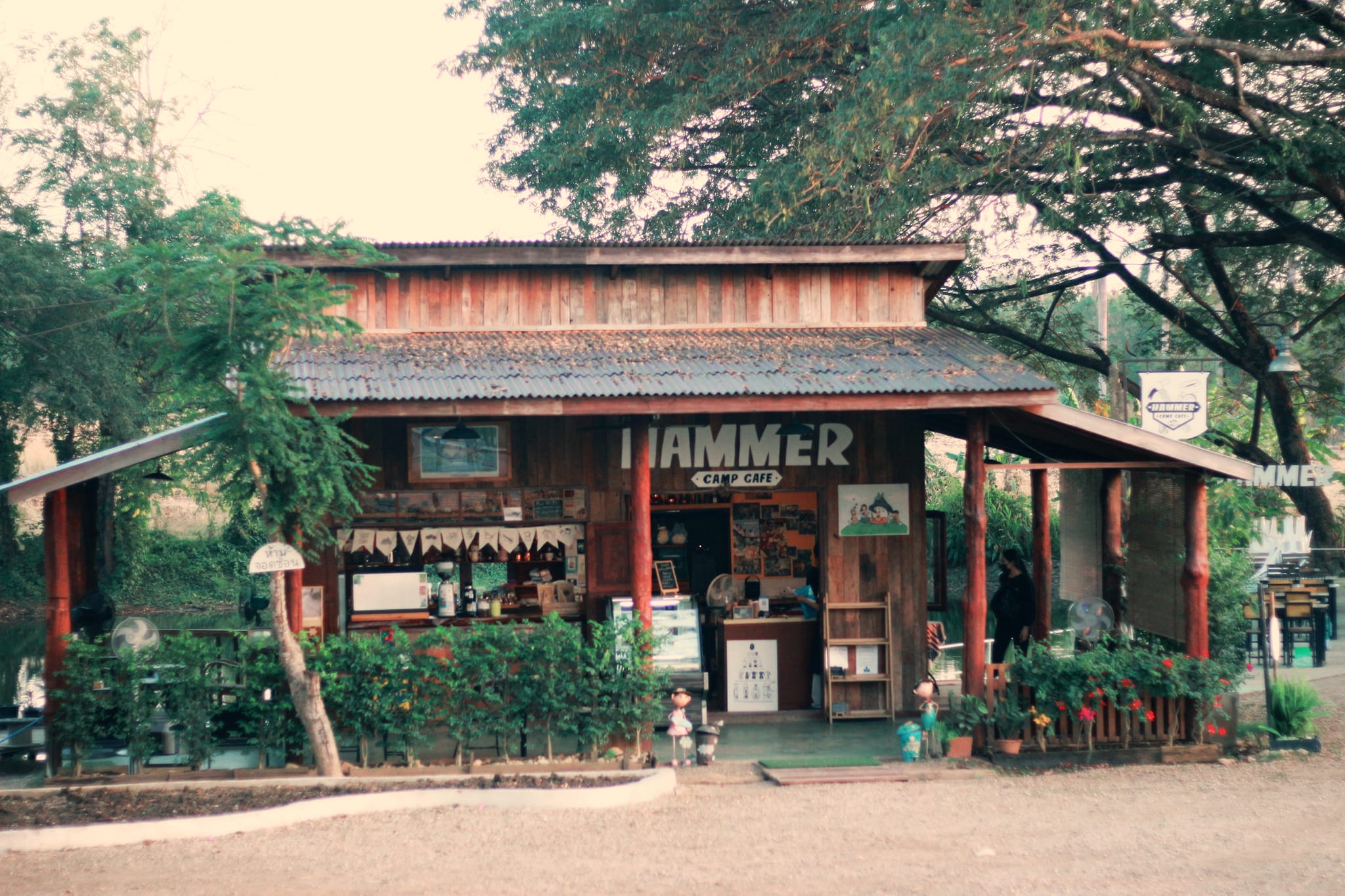 Hammer CAMP Cafe 