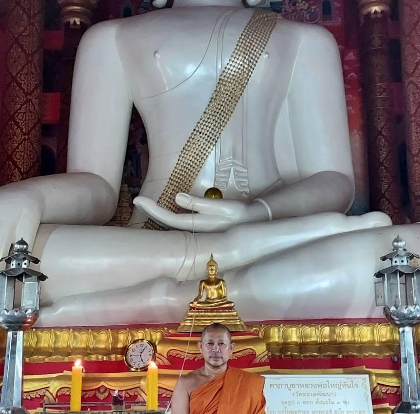 วัดทะเลพัฒนา กราบหลวงพ่อขาว พระพุทธรูปศักดิ์สิทธิ์ เสริมสิริมงคล หนึ่งในวัดที่ไม่ควรพลาดของกำแพงเพชร
