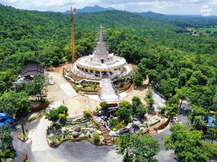 วัดป่าดอยลับงา” วัดสวยแห่งใหม่กลางขุนเขากำแพงเพชร สถาปัตยกรรมงดงาม