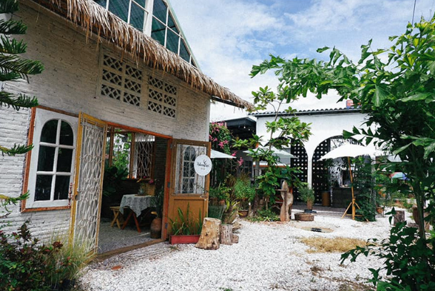 Hu-Kwang Café กำแพงเพชร คาเฟ่เล็กสุดอบอุ่น