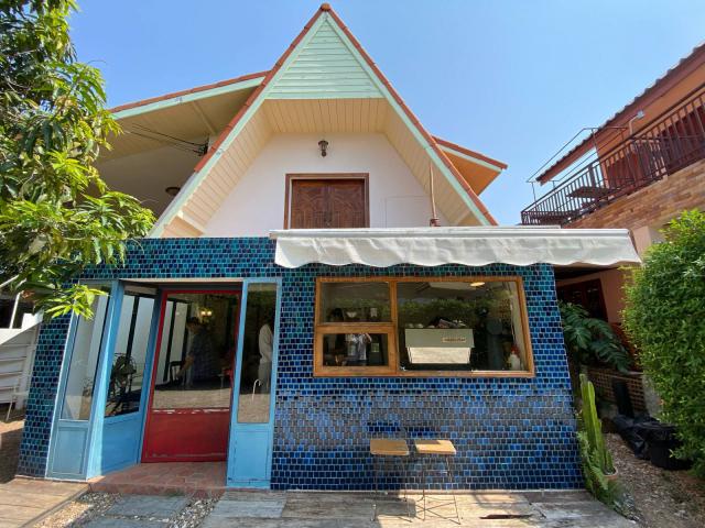 Hu-Kwang Café กำแพงเพชร คาเฟ่เล็กสุดอบอุ่น