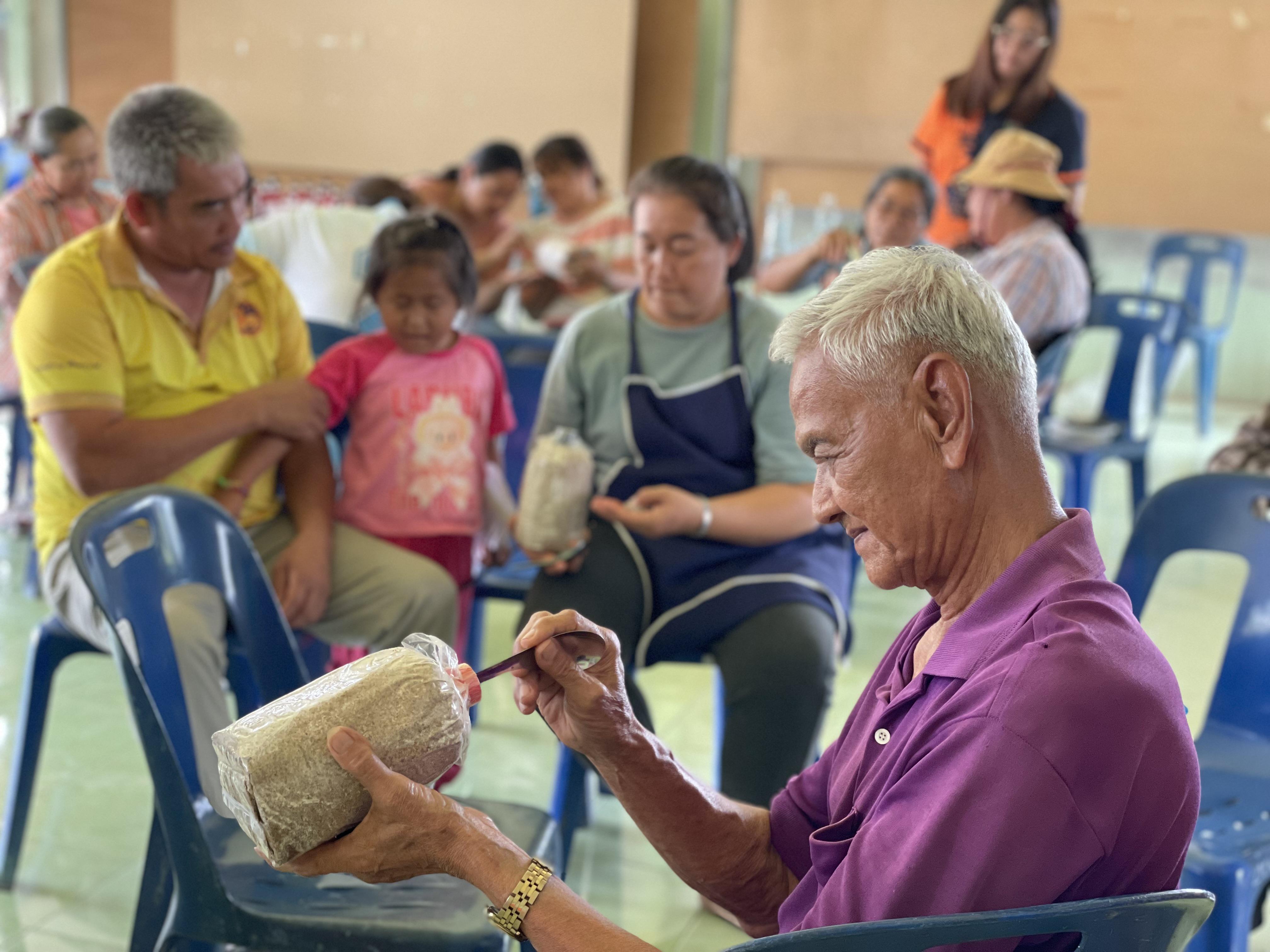 54. วันที่ 1 เมษายน 2568 เรื่อง การสร้างระบบอินเตอร์เน็ตของสรรพสิ่ง (IOT) สำหรับงานเกษตรอัจฉริยะ (Smart Farm) สำหรับประชาชนทั่วไป บ้านบึงหล่ม