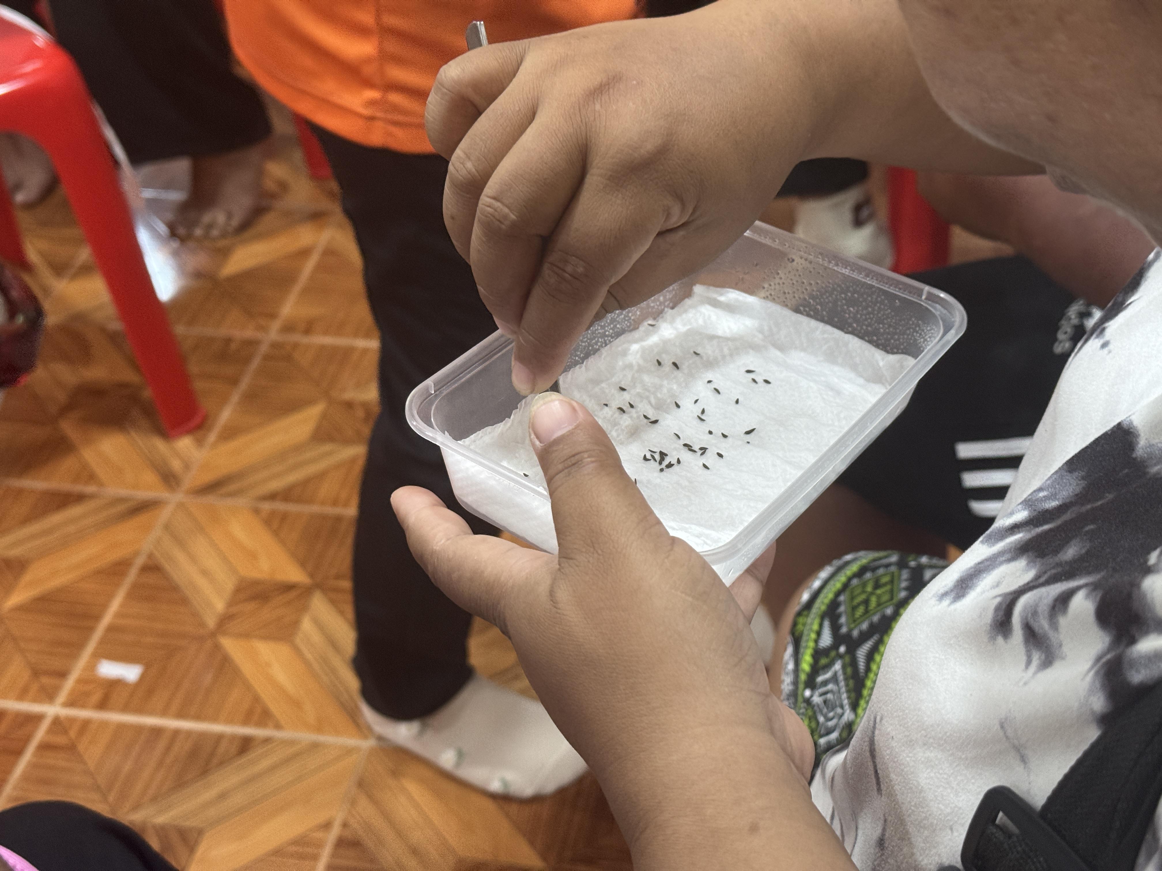 70. วันที่ 8 เมษายน 2568 เรื่อง การสร้างระบบอินเตอร์เน็ตของสรรพสิ่ง (IOT) สำหรับงานเกษตรอัจฉริยะ (Smart Farm) สำหรับประชาชนทั่วไป บ้านคลองปิ่นโต