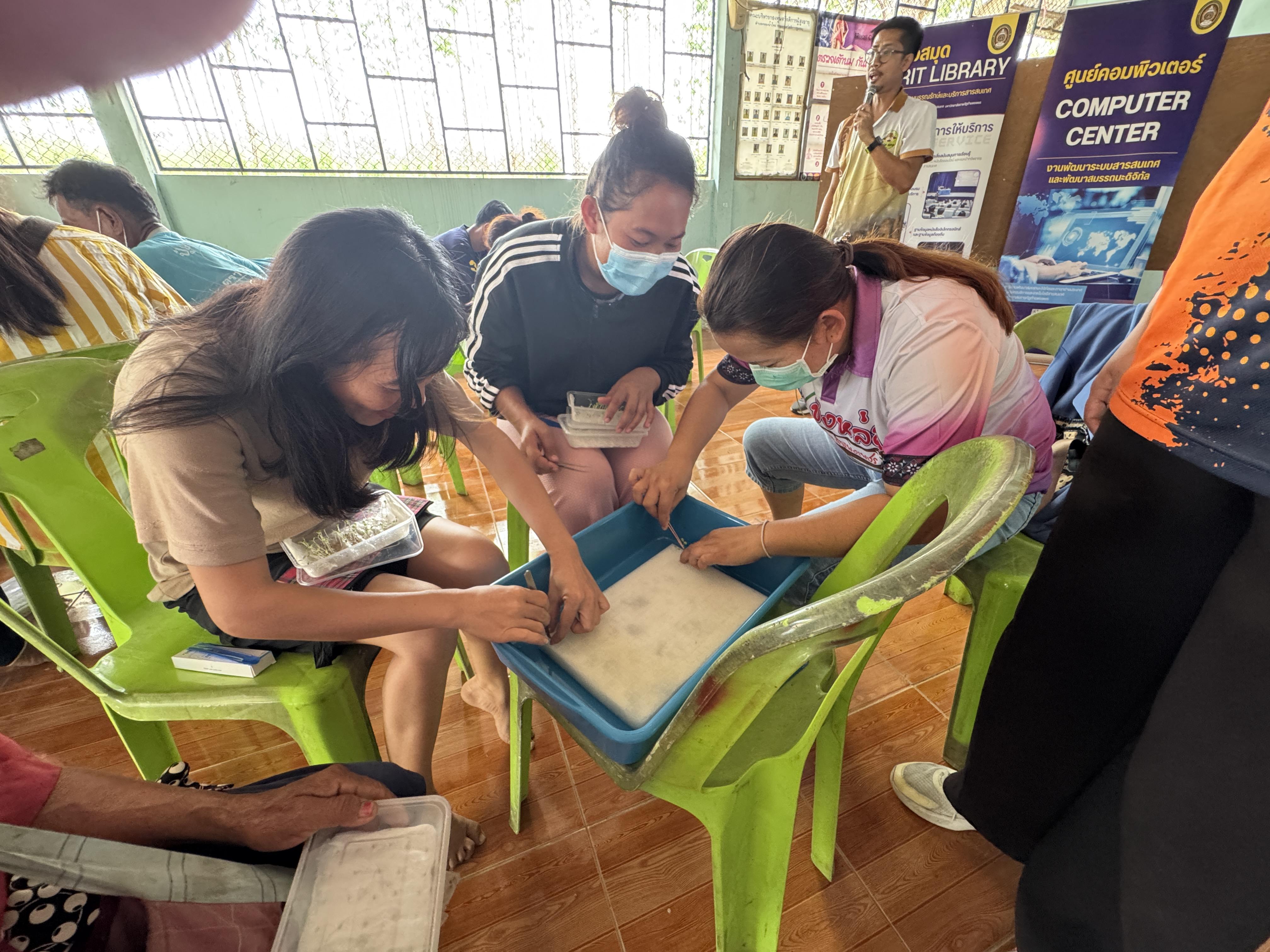 188. วันที่ 10 เมษายน 2568 เรื่อง การสร้างระบบอินเตอร์เน็ตของสรรพสิ่ง (IOT) สำหรับงานเกษตรอัจฉริยะ (Smart Farm) สำหรับประชาชนทั่วไป บ้านคลองหัวแหวน