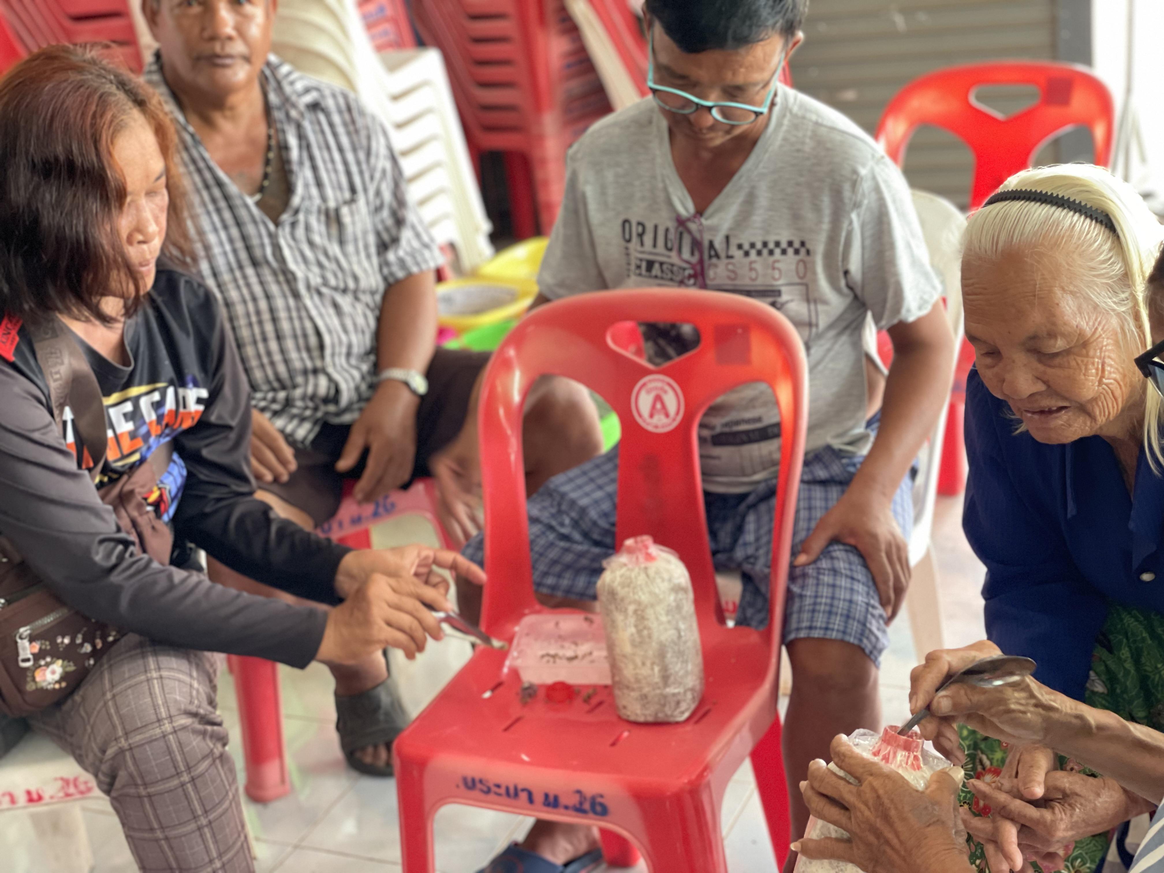 42. วันที่ 29 เมษายน 2568 เรื่อง การสร้างระบบอินเตอร์เน็ตของสรรพสิ่ง (IOT) สำหรับงานเกษตรอัจฉริยะ (Smart Farm) สำหรับประชาชนทั่วไป บ้านบึงทรัพย์เจริญ