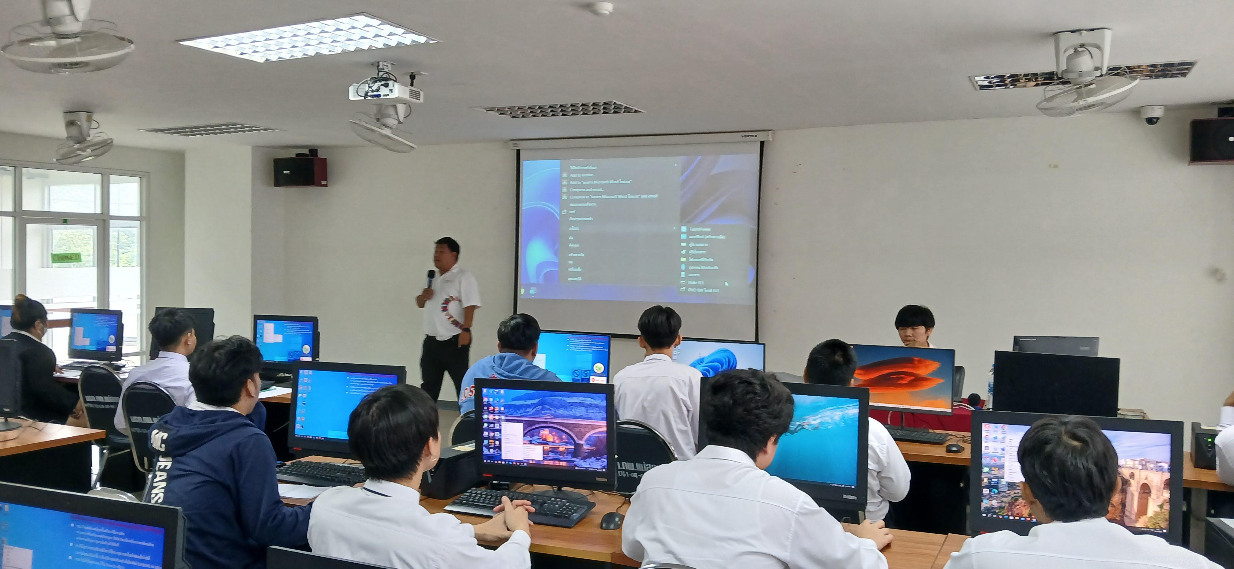 12. วันที่ 28 มิถุนายน  2568 กิจกรรมอบรมการพัฒนาทักษะด้านดิจิทัลและสอบ (IC3) สำหรับนักศึกษา แม่สอด
