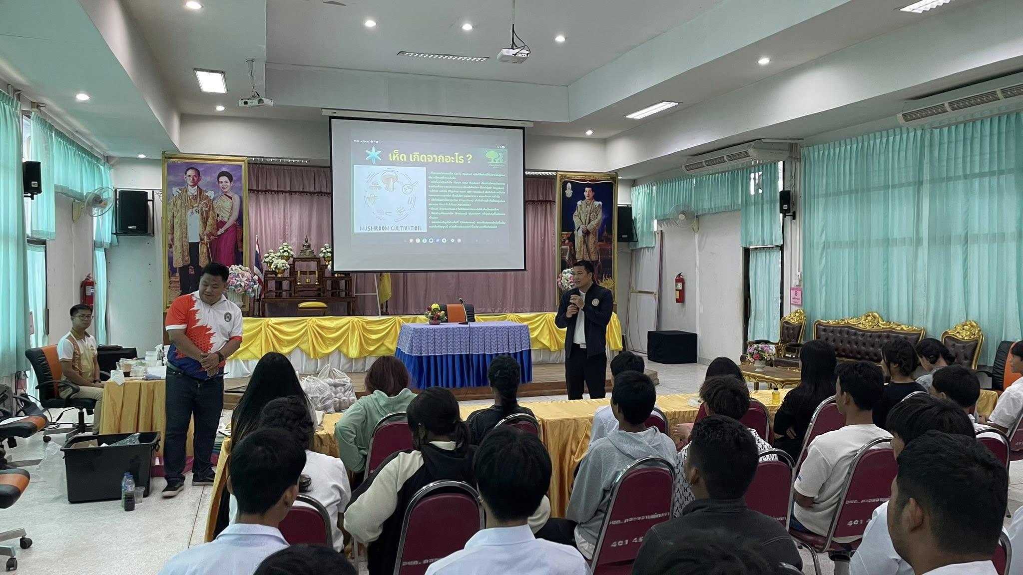 8. วันที่ 9 กรกฎาคม 2568 เรื่อง การสร้างระบบอินเตอร์เน็ตของสรรพสิ่ง (IOT) สำหรับงานเกษตรอัจฉริยะ (Smart Farm) สำหรับประชาชนทั่วไป ศูนย์ส่งเสริมการเรียนรู้อำเภอคลองลาน