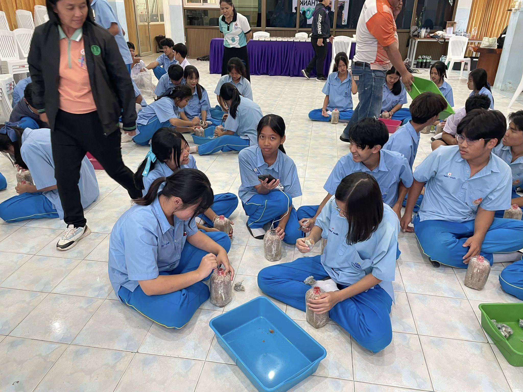 4. วันที่ 17 กรกฎาคม 2568 เรื่อง การสร้างระบบอินเตอร์เน็ตของสรรพสิ่ง (IOT) สำหรับงานเกษตรอัจฉริยะ (Smart Farm) สำหรับนักเรียน โรงเรียนคลองลานวิทยาคม