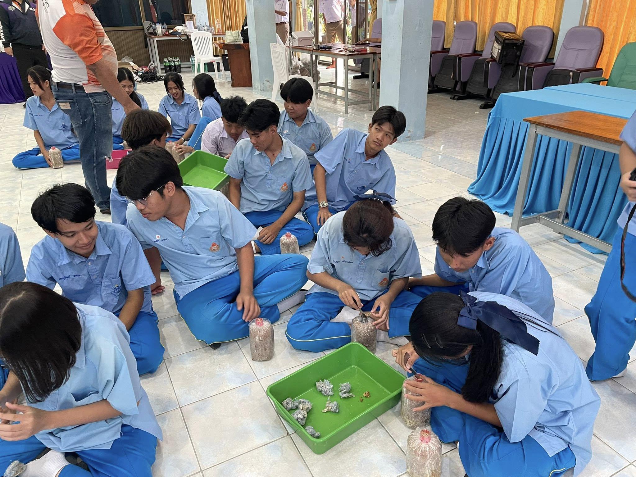 17. วันที่ 17 กรกฎาคม 2568 เรื่อง การสร้างระบบอินเตอร์เน็ตของสรรพสิ่ง (IOT) สำหรับงานเกษตรอัจฉริยะ (Smart Farm) สำหรับนักเรียน โรงเรียนคลองลานวิทยาคม