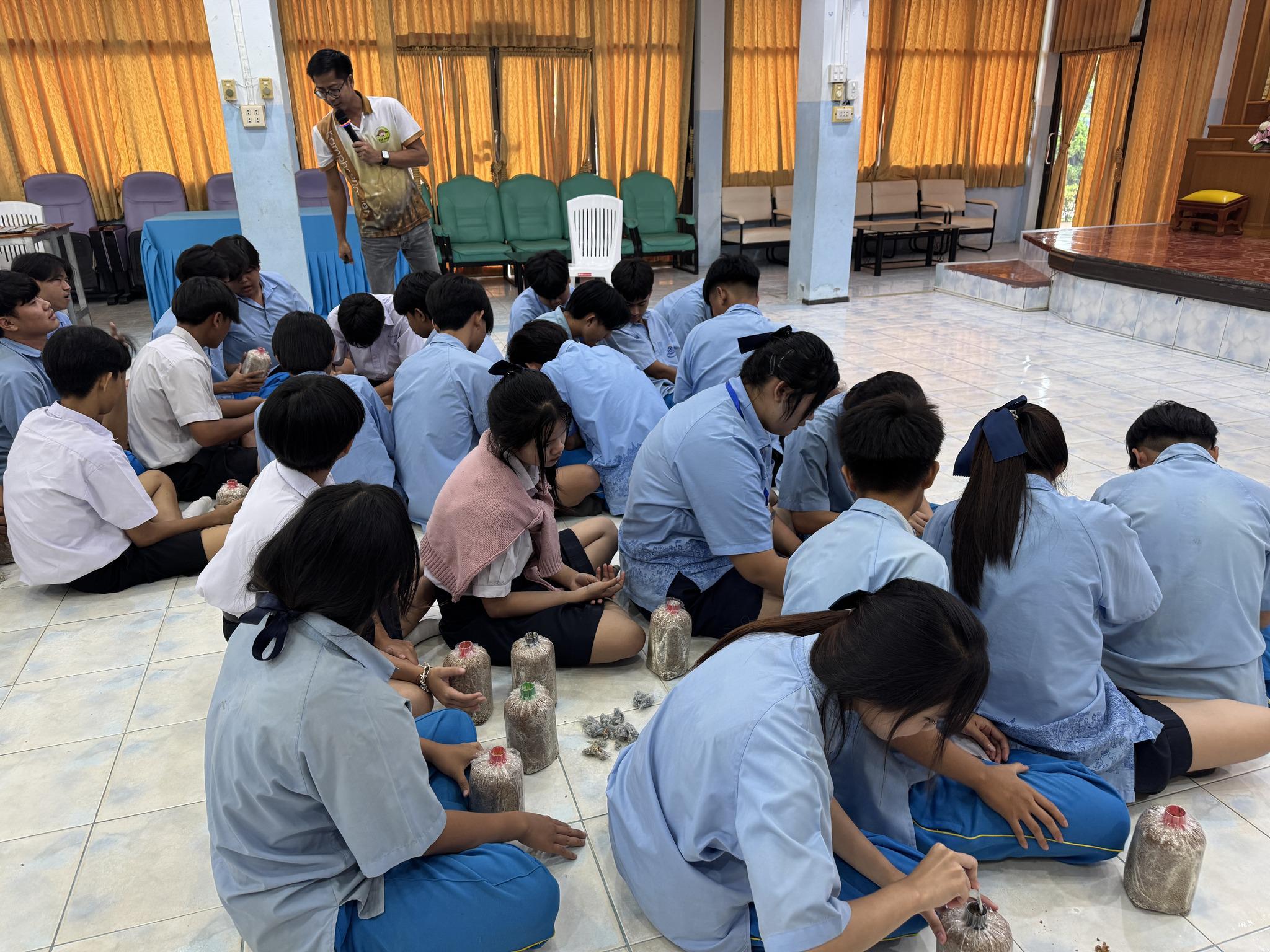 20. วันที่ 18 กรกฎาคม 2568 เรื่อง การสร้างระบบอินเตอร์เน็ตของสรรพสิ่ง (IOT) สำหรับงานเกษตรอัจฉริยะ (Smart Farm) สำหรับนักเรียน โรงเรียนคลองลานวิทยาคม