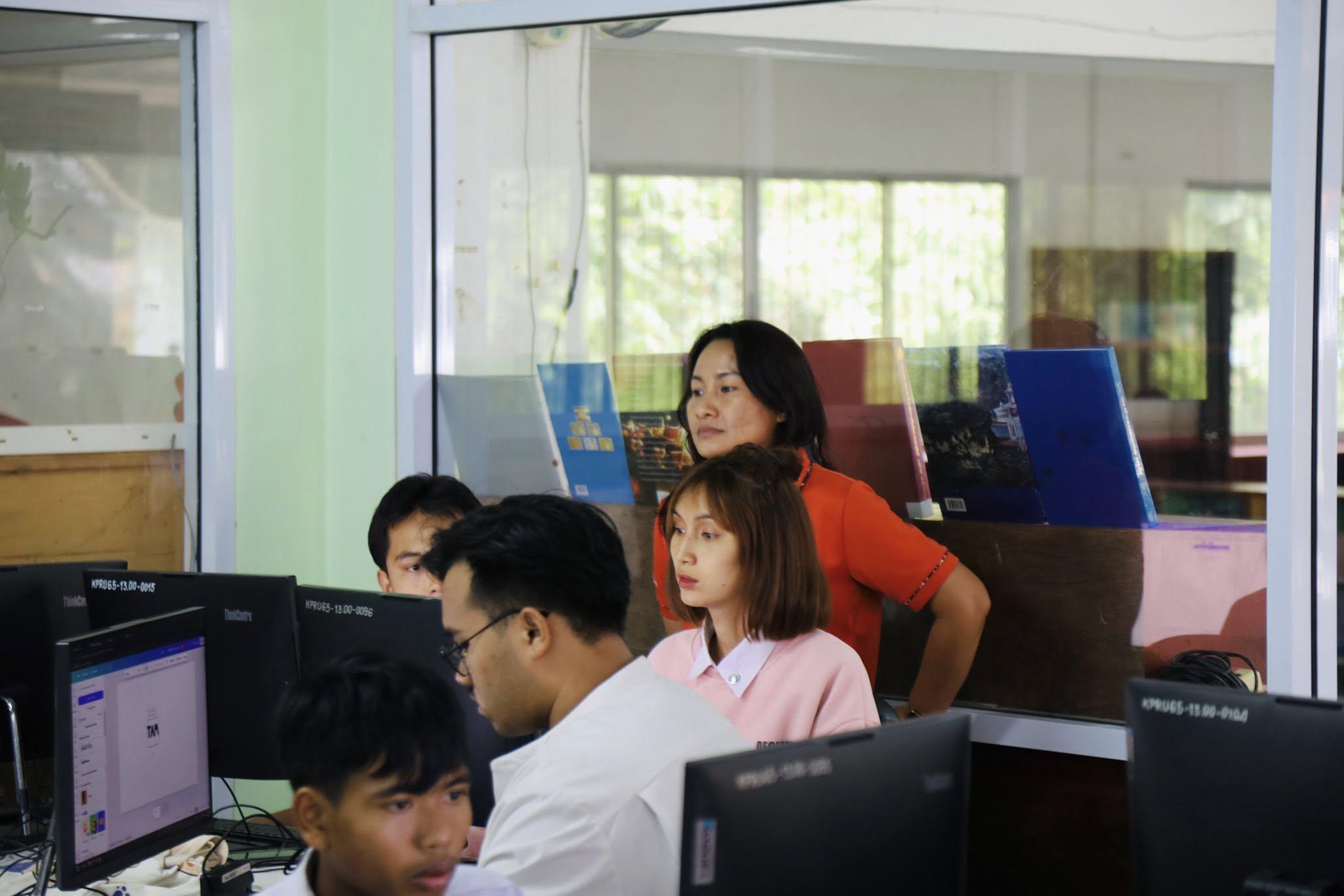 12. วันที่ 19 กรกฎาคม 2568 เรื่อง การตัดต่อวีดีโอและออกแบบกราฟิกเบื้องต้น สำหรับผลิตสื่อประชาสัมพันธ์ สำหรับประชาชนทั่วไป ศูนย์ส่งเสริมการเรียนรู้อำเภอคลองลาน