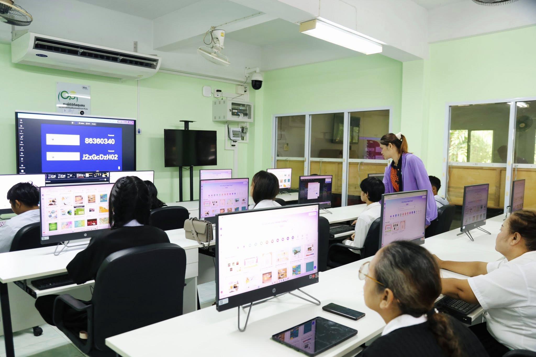 13. วันที่ 19 กรกฎาคม 2568 เรื่อง การตัดต่อวีดีโอและออกแบบกราฟิกเบื้องต้น สำหรับผลิตสื่อประชาสัมพันธ์ สำหรับประชาชนทั่วไป ศูนย์ส่งเสริมการเรียนรู้อำเภอคลองลาน