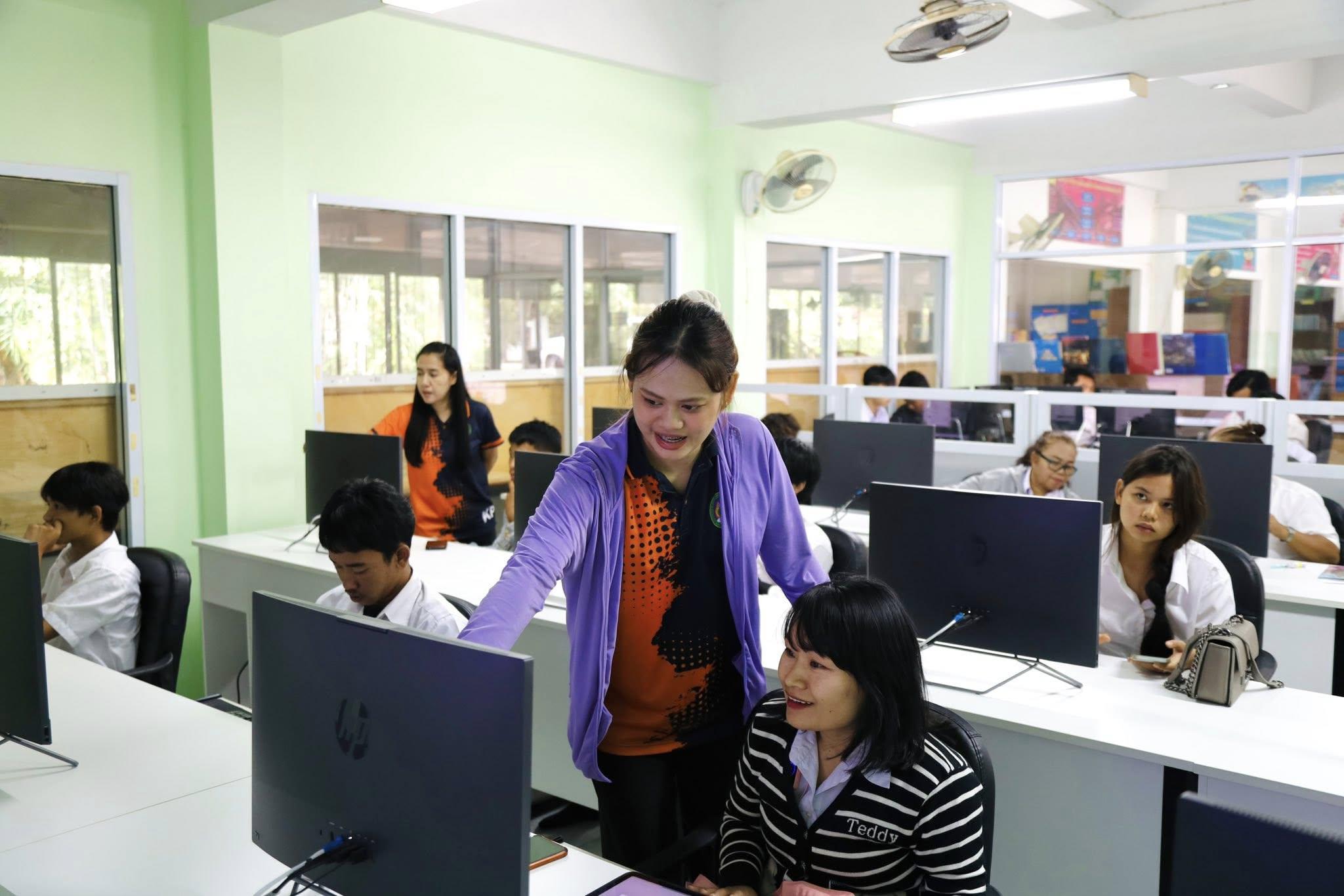 14. วันที่ 19 กรกฎาคม 2568 เรื่อง การตัดต่อวีดีโอและออกแบบกราฟิกเบื้องต้น สำหรับผลิตสื่อประชาสัมพันธ์ สำหรับประชาชนทั่วไป ศูนย์ส่งเสริมการเรียนรู้อำเภอคลองลาน