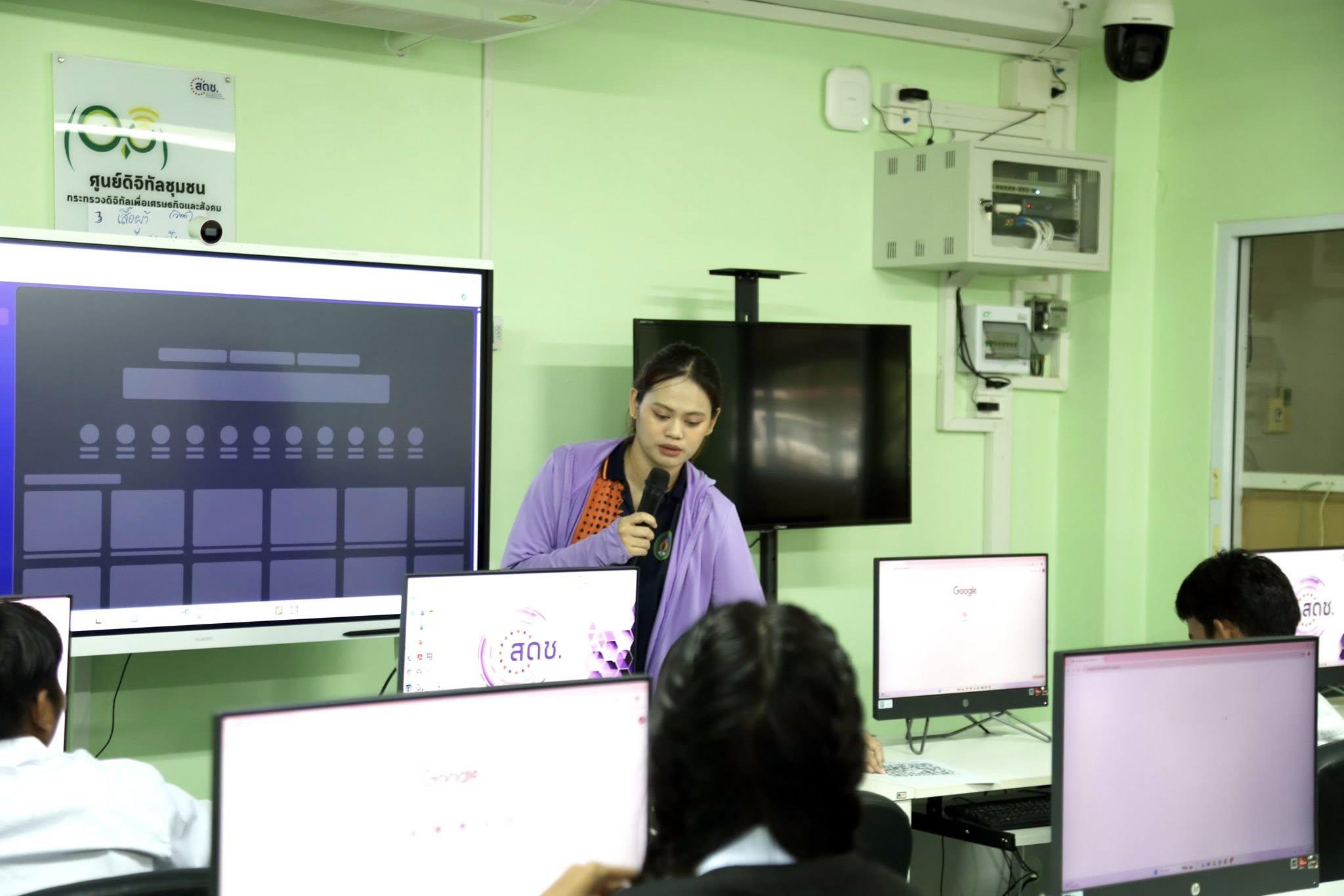 17. วันที่ 19 กรกฎาคม 2568 เรื่อง การตัดต่อวีดีโอและออกแบบกราฟิกเบื้องต้น สำหรับผลิตสื่อประชาสัมพันธ์ สำหรับประชาชนทั่วไป ศูนย์ส่งเสริมการเรียนรู้อำเภอคลองลาน