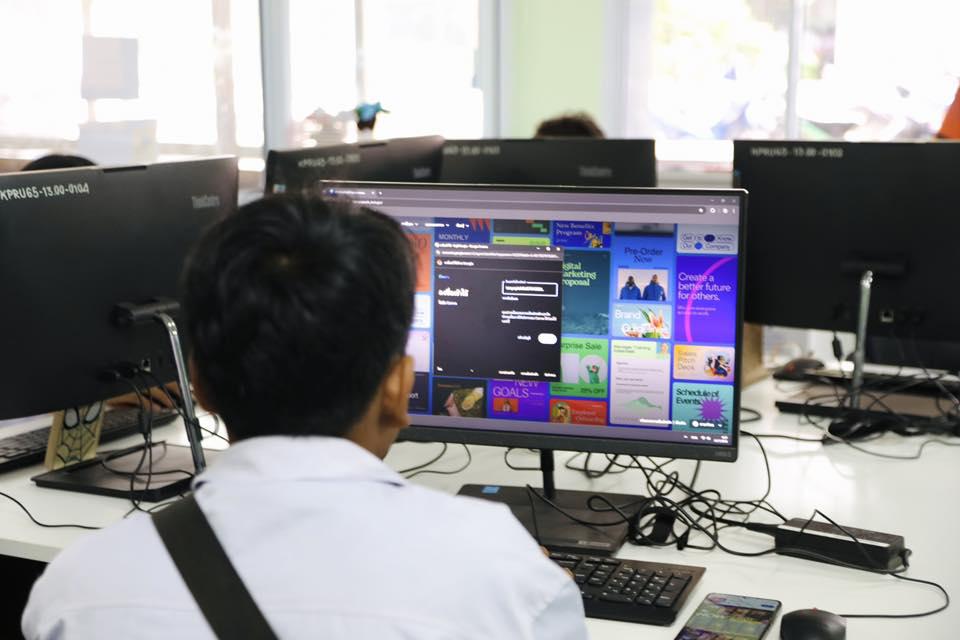 30. วันที่ 19 กรกฎาคม 2568 เรื่อง การตัดต่อวีดีโอและออกแบบกราฟิกเบื้องต้น สำหรับผลิตสื่อประชาสัมพันธ์ สำหรับประชาชนทั่วไป ศูนย์ส่งเสริมการเรียนรู้อำเภอคลองลาน