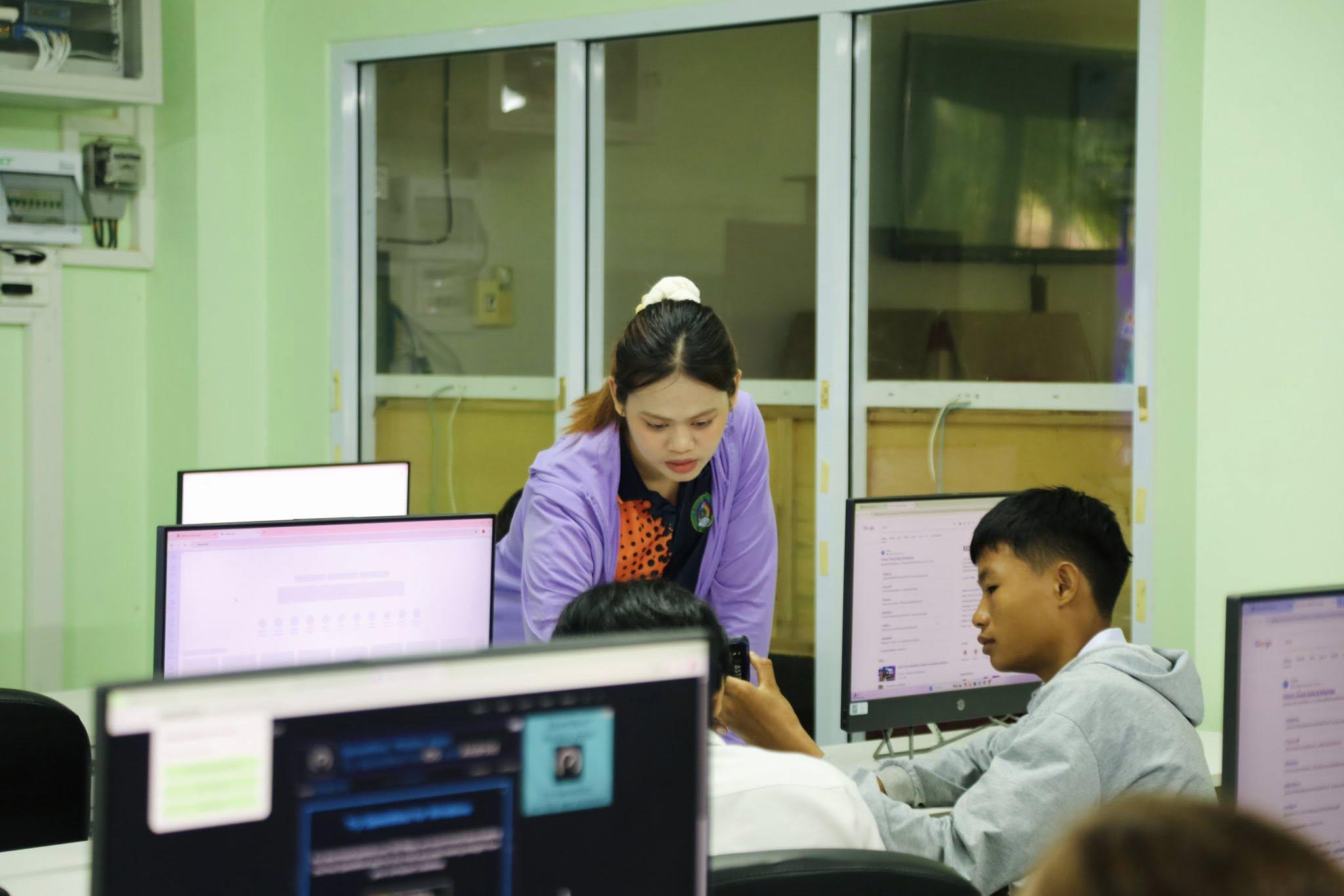 32. วันที่ 19 กรกฎาคม 2568 เรื่อง การตัดต่อวีดีโอและออกแบบกราฟิกเบื้องต้น สำหรับผลิตสื่อประชาสัมพันธ์ สำหรับประชาชนทั่วไป ศูนย์ส่งเสริมการเรียนรู้อำเภอคลองลาน