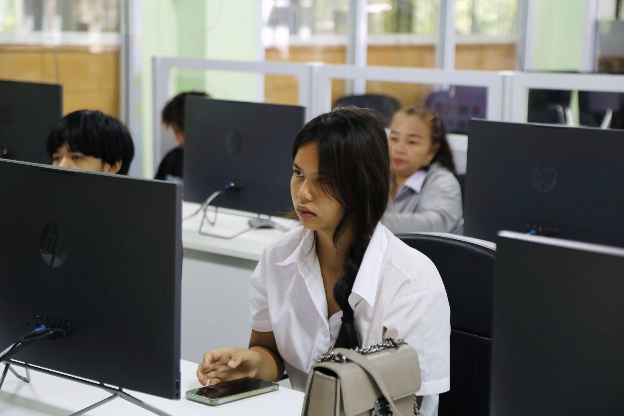 35. วันที่ 19 กรกฎาคม 2568 เรื่อง การตัดต่อวีดีโอและออกแบบกราฟิกเบื้องต้น สำหรับผลิตสื่อประชาสัมพันธ์ สำหรับประชาชนทั่วไป ศูนย์ส่งเสริมการเรียนรู้อำเภอคลองลาน