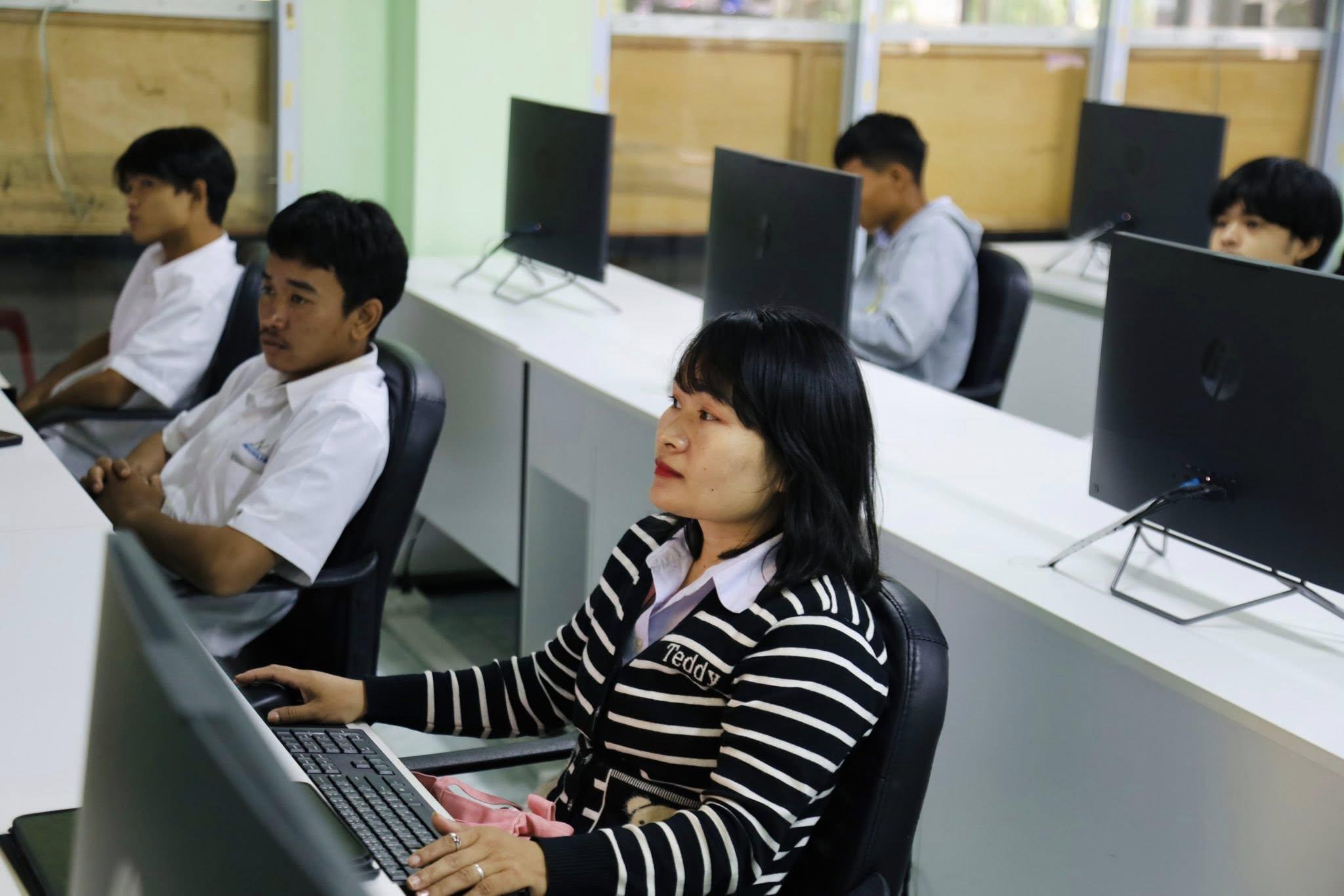 37. วันที่ 19 กรกฎาคม 2568 เรื่อง การตัดต่อวีดีโอและออกแบบกราฟิกเบื้องต้น สำหรับผลิตสื่อประชาสัมพันธ์ สำหรับประชาชนทั่วไป ศูนย์ส่งเสริมการเรียนรู้อำเภอคลองลาน