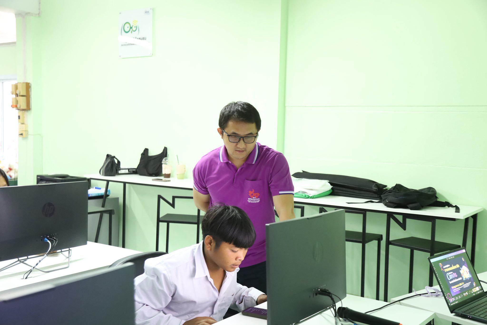 41. วันที่ 19 กรกฎาคม 2568 เรื่อง การตัดต่อวีดีโอและออกแบบกราฟิกเบื้องต้น สำหรับผลิตสื่อประชาสัมพันธ์ สำหรับประชาชนทั่วไป ศูนย์ส่งเสริมการเรียนรู้อำเภอคลองลาน