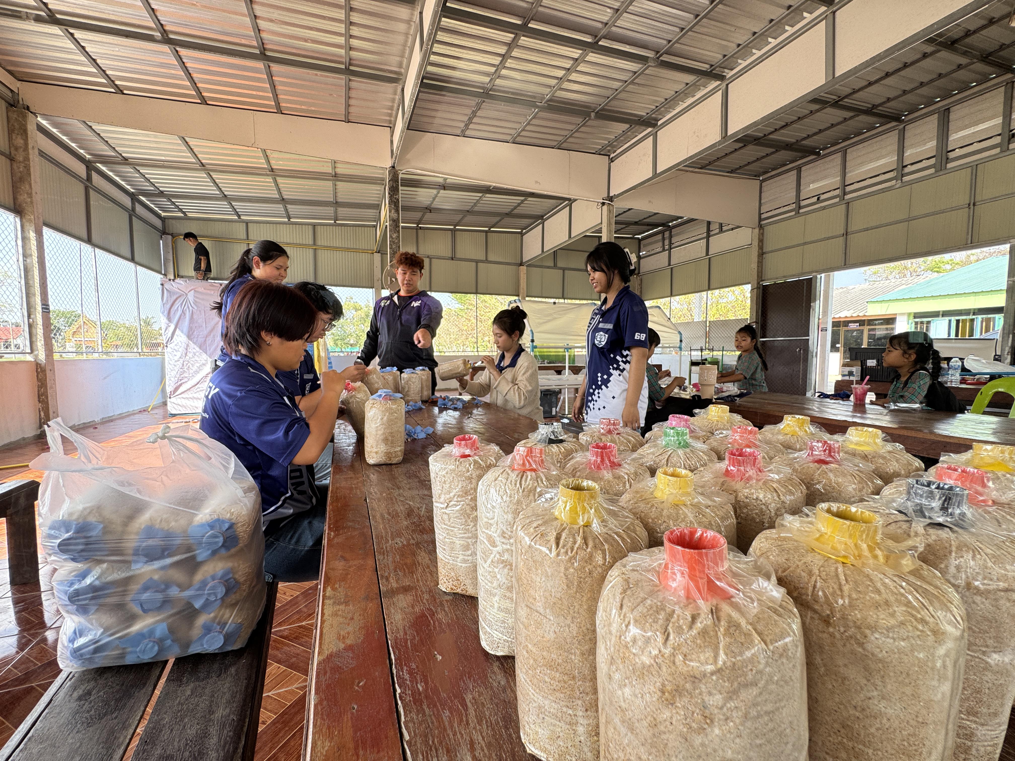 132. วันที่ 1 มีนาคม 2569 เรื่อง การสร้างระบบอินเตอร์เน็ตของสรรพสิ่ง (IOT) สำหรับงานเกษตรอัจฉริยะ (Smart Farm) สำหรับนักเรียน รร.วัดคลองเจริญ