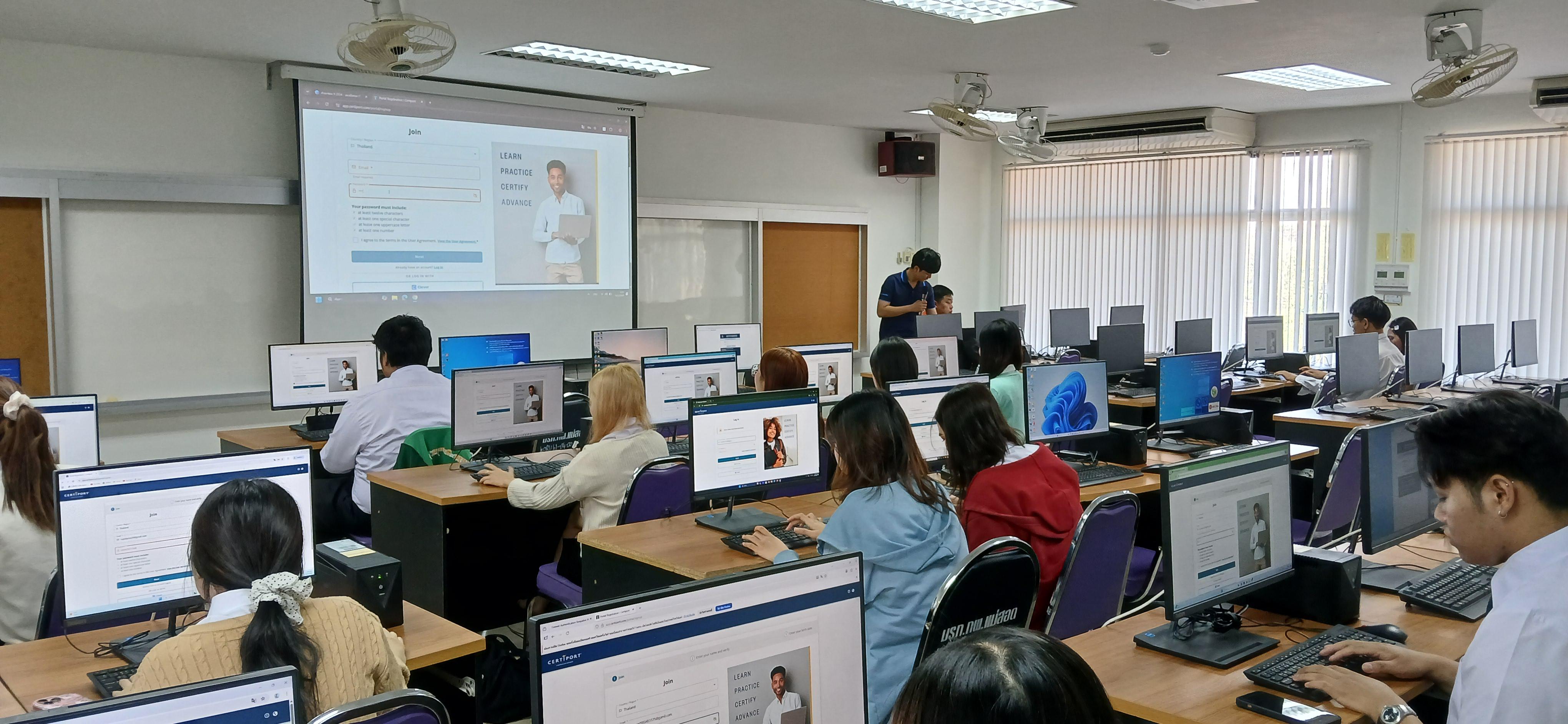 2. วันที่ 13-14 มีนาคม 2569 กิจกรรมอบรมการพัฒนาทักษะด้านดิจิทัลและสอบ (IC3) สำหรับนักศึกษาและบุคลากร แม่สอด