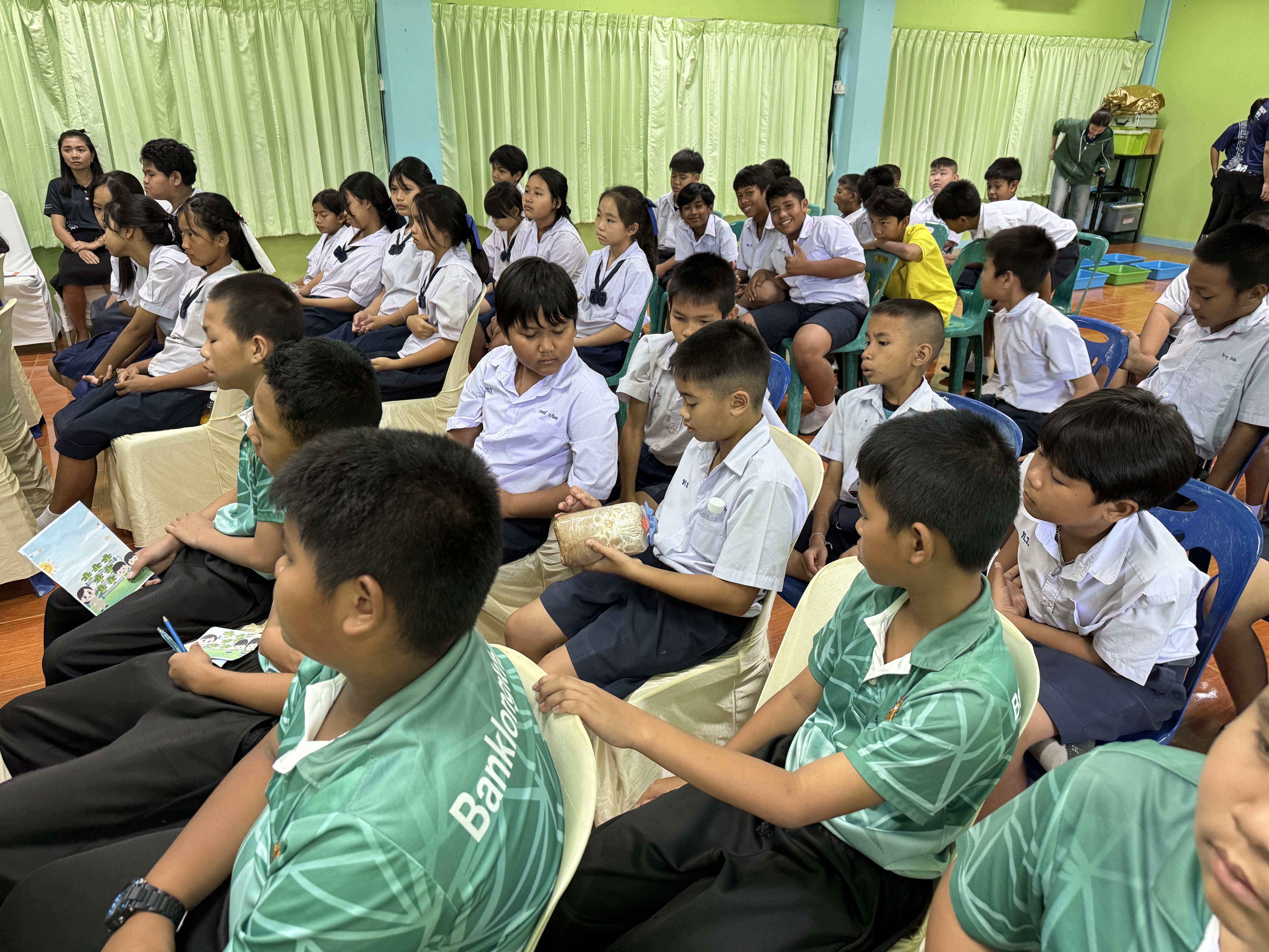 12. วันที่ 15 มีนาคม 2569 เรื่อง การสร้างระบบอินเตอร์เน็ตของสรรพสิ่ง (IOT) สำหรับงานเกษตรอัจฉริยะ (Smart Farm) สำหรับนักเรียน รร.ท่าพุทรา และโรงเรียนคลองแขยง