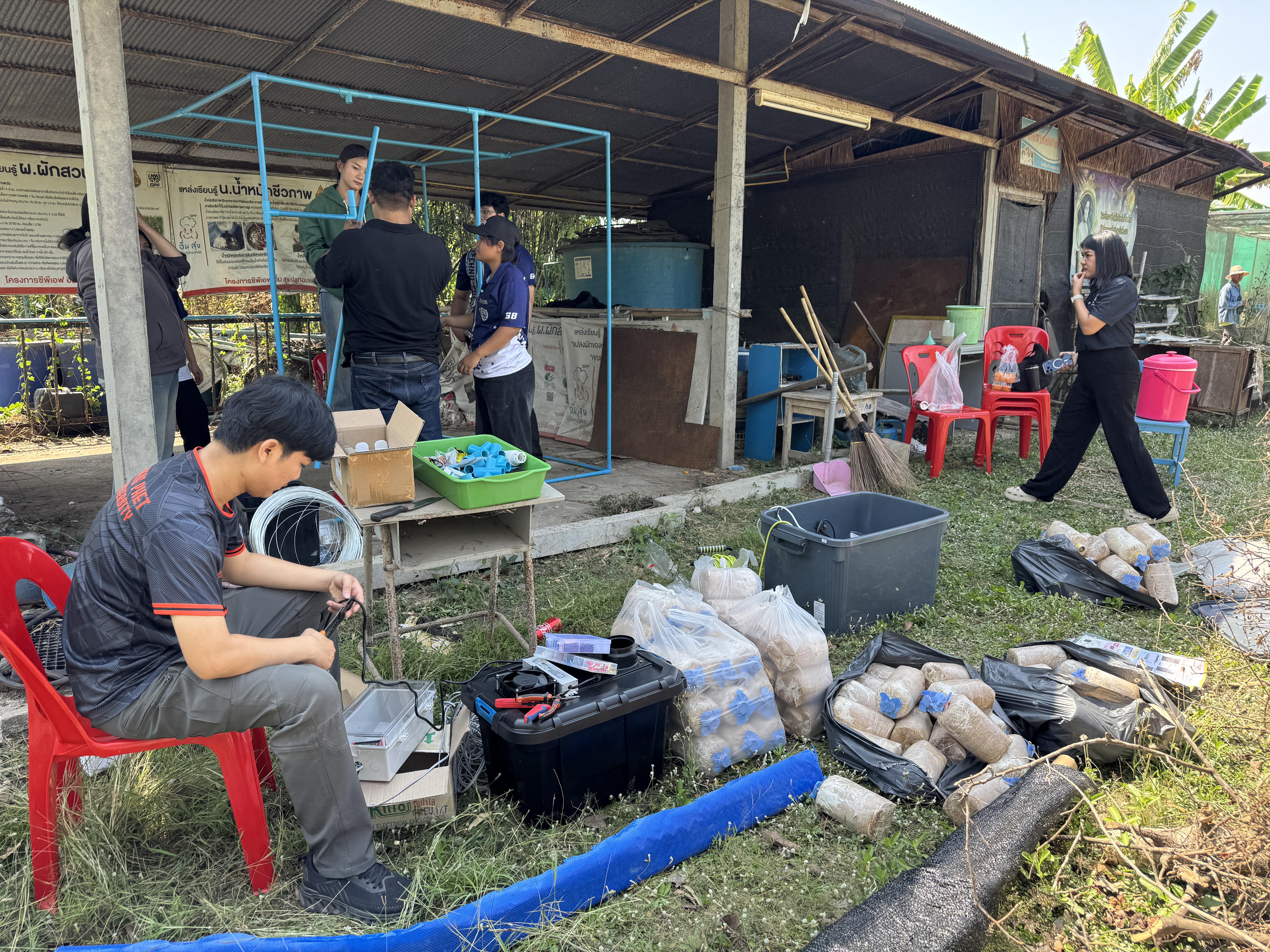 75. วันที่ 15 มีนาคม 2569 เรื่อง การสร้างระบบอินเตอร์เน็ตของสรรพสิ่ง (IOT) สำหรับงานเกษตรอัจฉริยะ (Smart Farm) สำหรับนักเรียน รร.ท่าพุทรา และโรงเรียนคลองแขยง