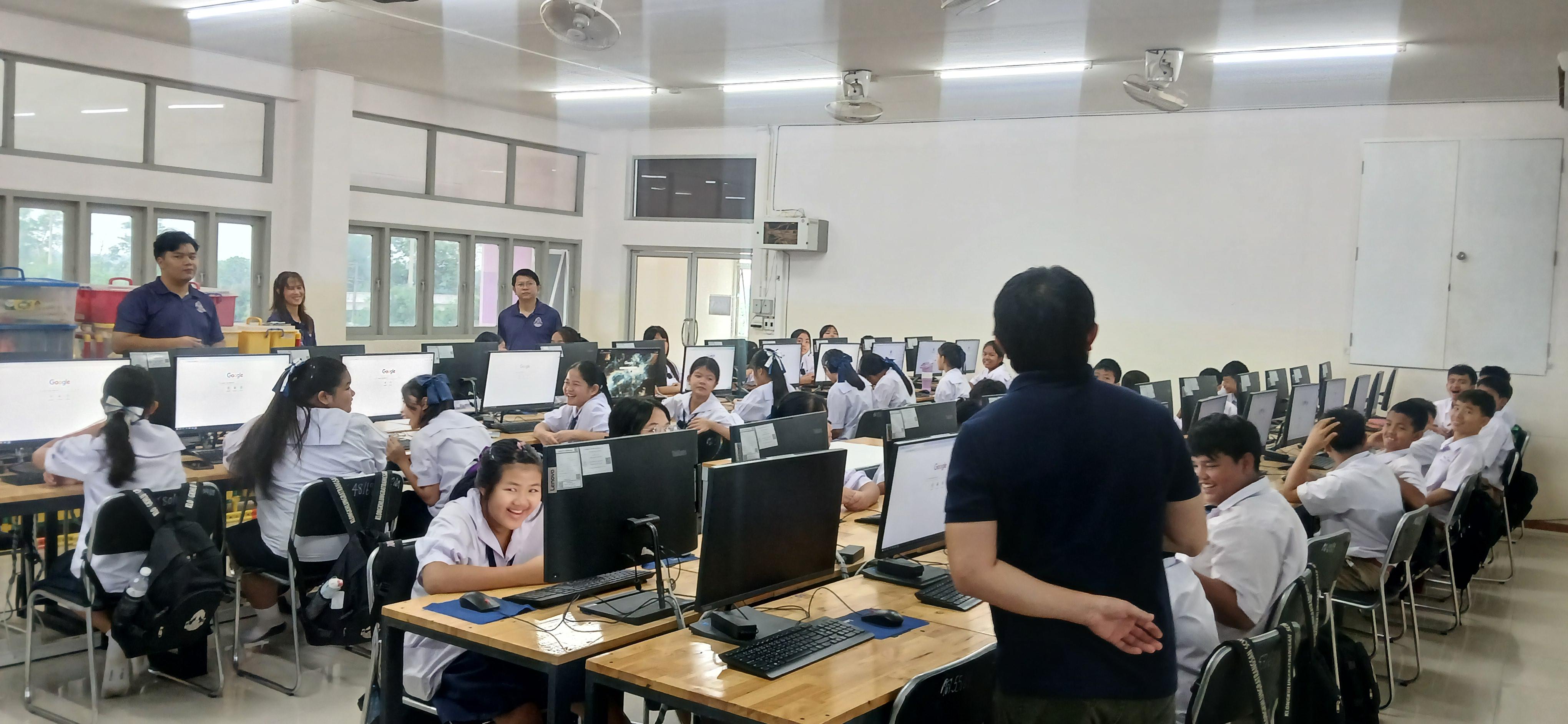 16. วันที่ 16-17 กรกฎาคม 2569 เรื่อง การประยุกต์ใช้เทคโนโลยี AI เพื่อยกระดับการศึกษาและการทำงาน สำหรับประชาชนทุกช่วงวัย สำหรับนักเรียน ณ รร.คลองขลุงราษฎร์รังสรรค์