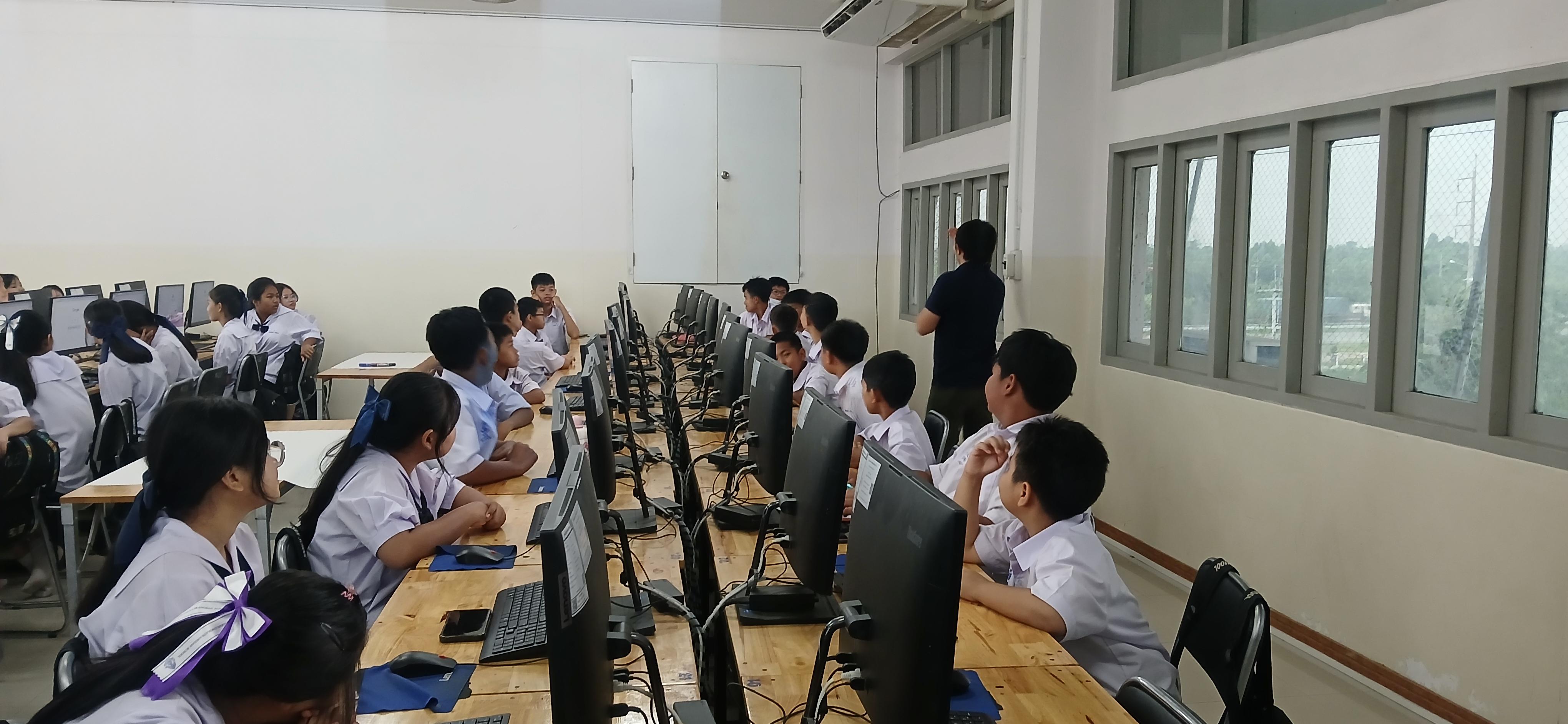 19. วันที่ 16-17 กรกฎาคม 2569 เรื่อง การประยุกต์ใช้เทคโนโลยี AI เพื่อยกระดับการศึกษาและการทำงาน สำหรับประชาชนทุกช่วงวัย สำหรับนักเรียน ณ รร.คลองขลุงราษฎร์รังสรรค์