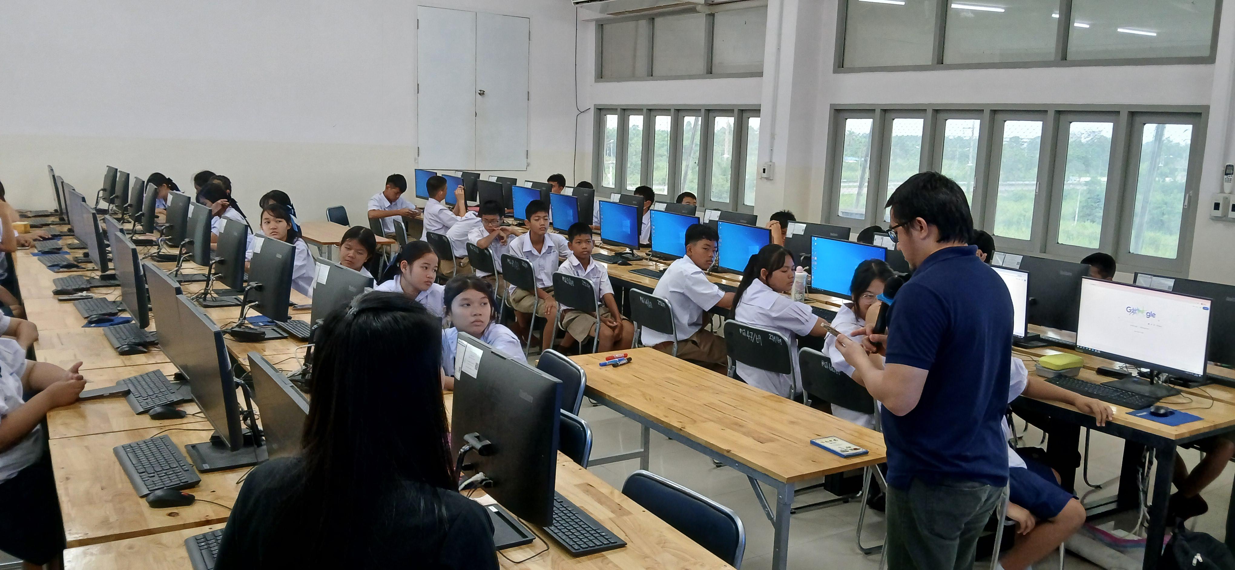 42. วันที่ 16-17 กรกฎาคม 2569 เรื่อง การประยุกต์ใช้เทคโนโลยี AI เพื่อยกระดับการศึกษาและการทำงาน สำหรับประชาชนทุกช่วงวัย สำหรับนักเรียน ณ รร.คลองขลุงราษฎร์รังสรรค์