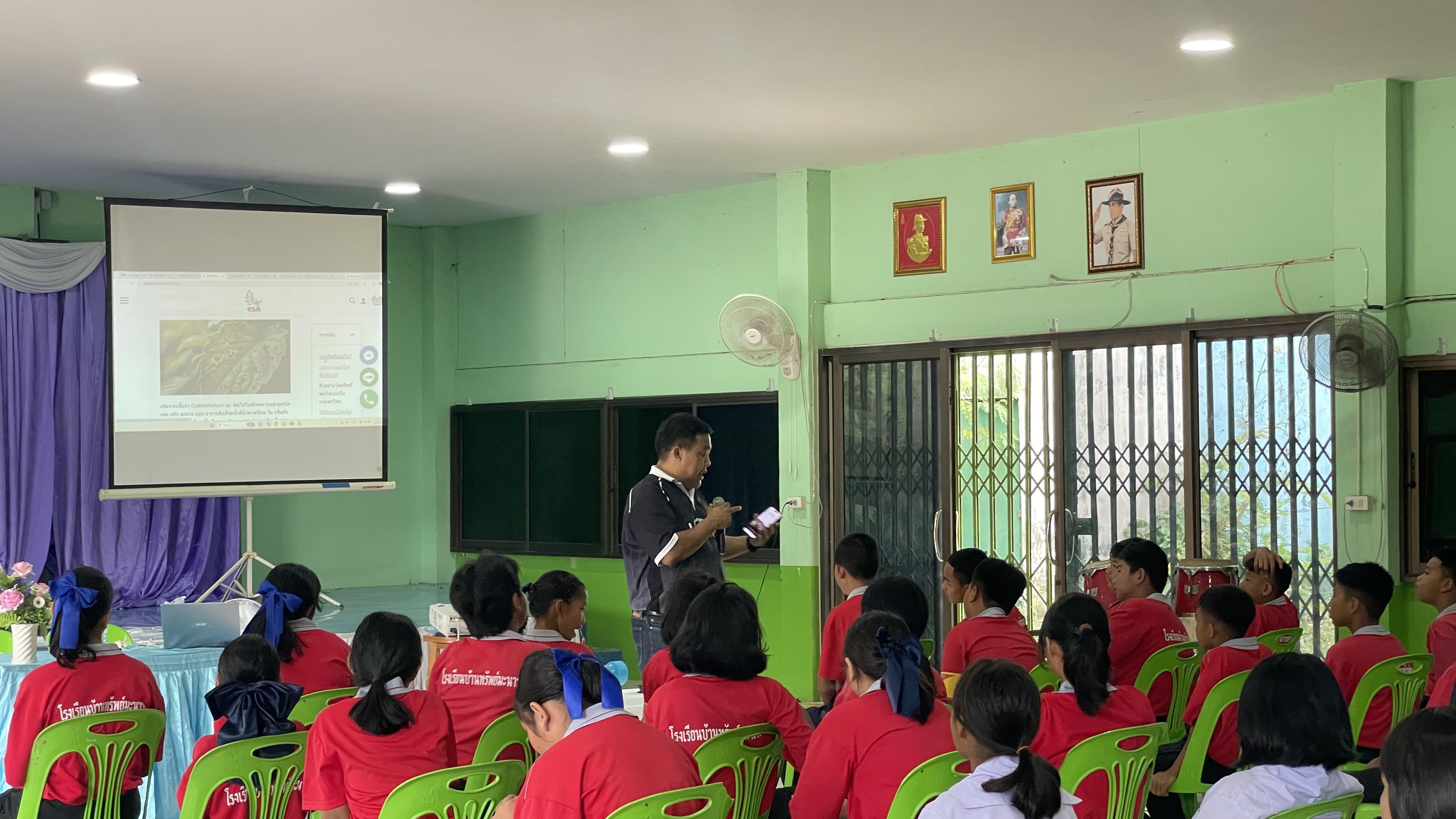 15. วันที่ 16 กรกฎาคม 2569 เรื่อง การประยุกต์ใช้ AI สำหรับงานเกษตรอัจฉริยะ (Smart Farm) สำหรับประชาชนทุกช่วงวัย สำหรับนักเรียน ณ รร.บ้านทรัพย์มะนาว