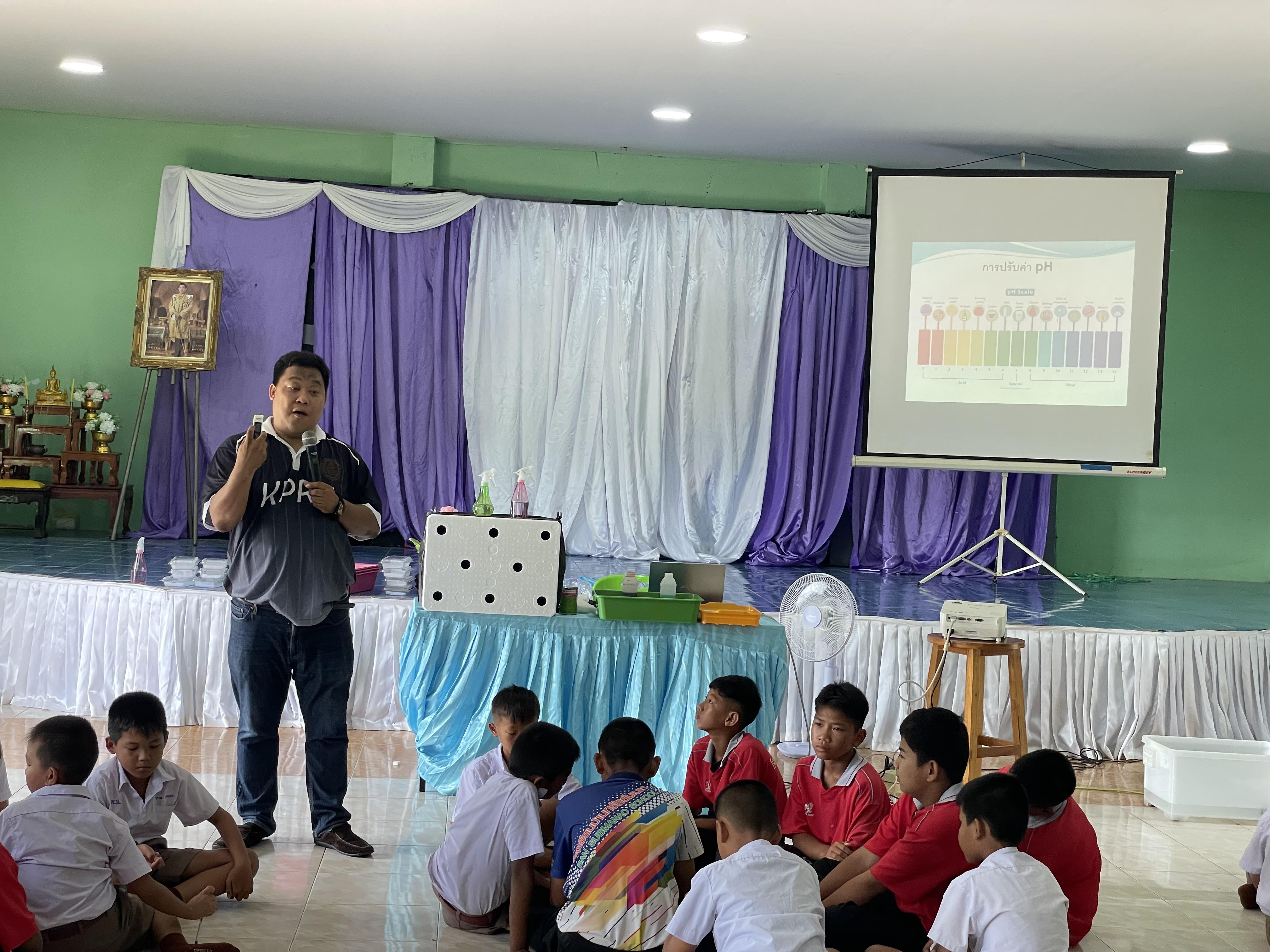 43. วันที่ 16 กรกฎาคม 2569 เรื่อง การประยุกต์ใช้ AI สำหรับงานเกษตรอัจฉริยะ (Smart Farm) สำหรับประชาชนทุกช่วงวัย สำหรับนักเรียน ณ รร.บ้านทรัพย์มะนาว