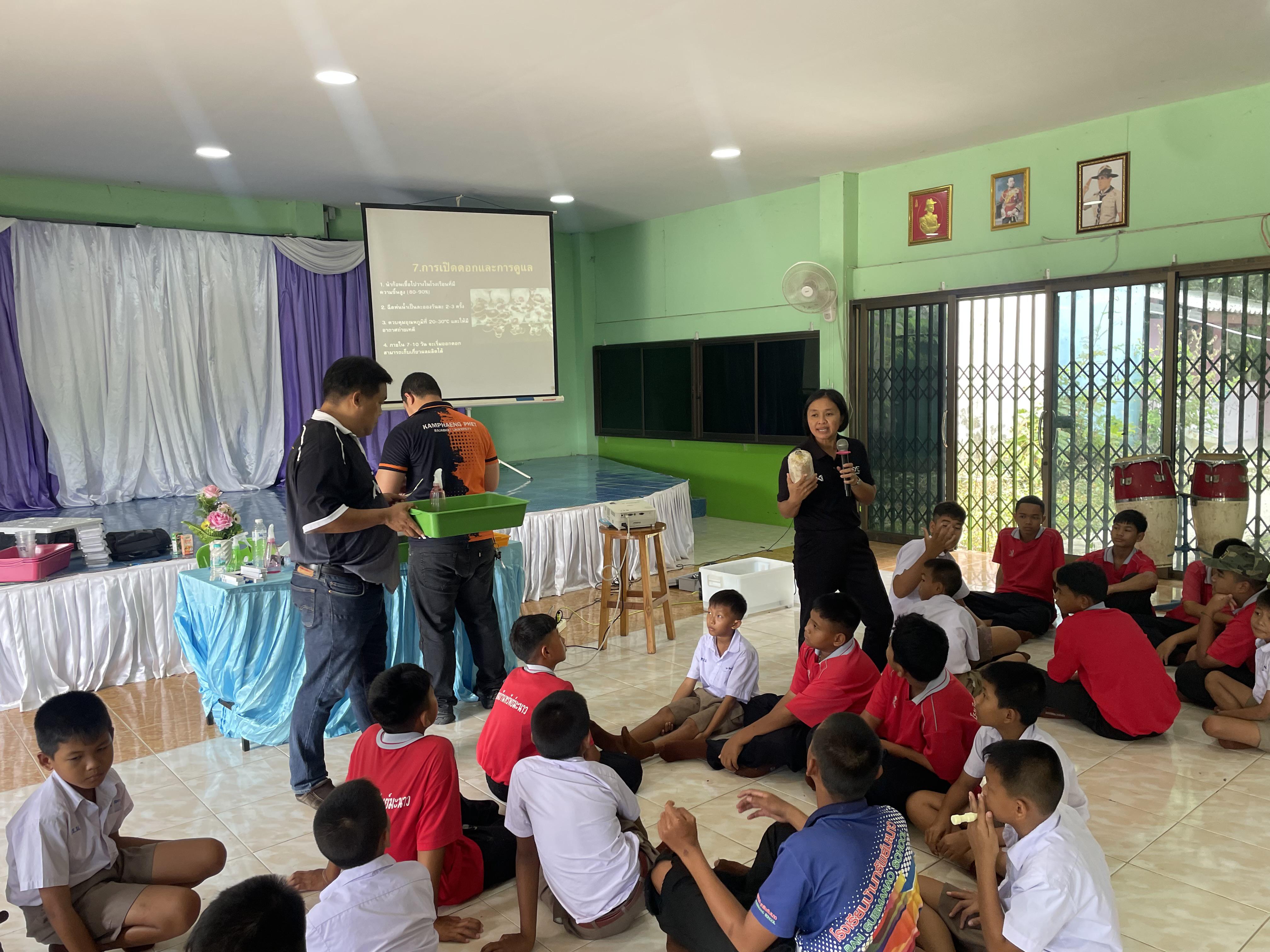 51. วันที่ 16 กรกฎาคม 2569 เรื่อง การประยุกต์ใช้ AI สำหรับงานเกษตรอัจฉริยะ (Smart Farm) สำหรับประชาชนทุกช่วงวัย สำหรับนักเรียน ณ รร.บ้านทรัพย์มะนาว