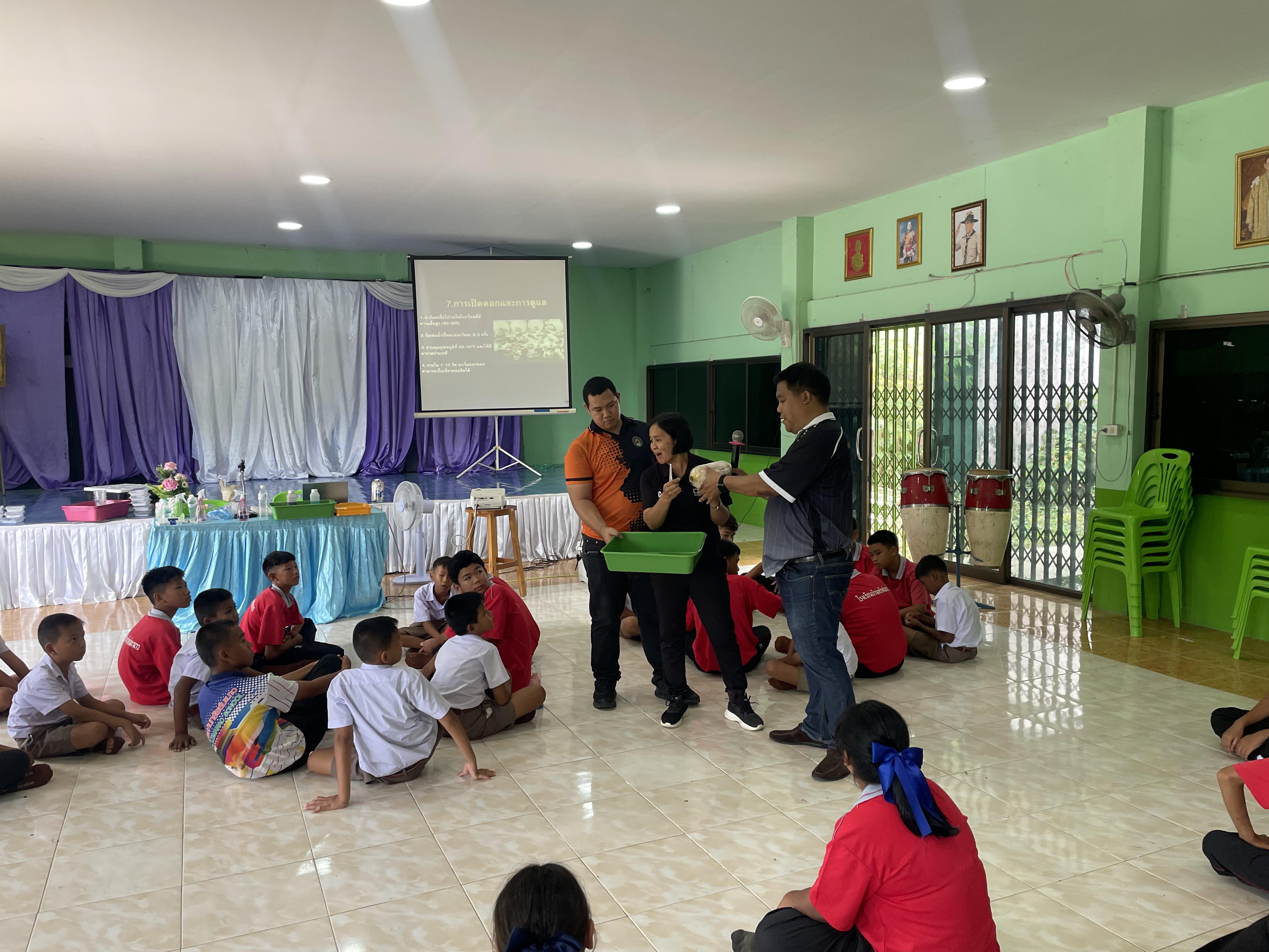 63. วันที่ 16 กรกฎาคม 2569 เรื่อง การประยุกต์ใช้ AI สำหรับงานเกษตรอัจฉริยะ (Smart Farm) สำหรับประชาชนทุกช่วงวัย สำหรับนักเรียน ณ รร.บ้านทรัพย์มะนาว