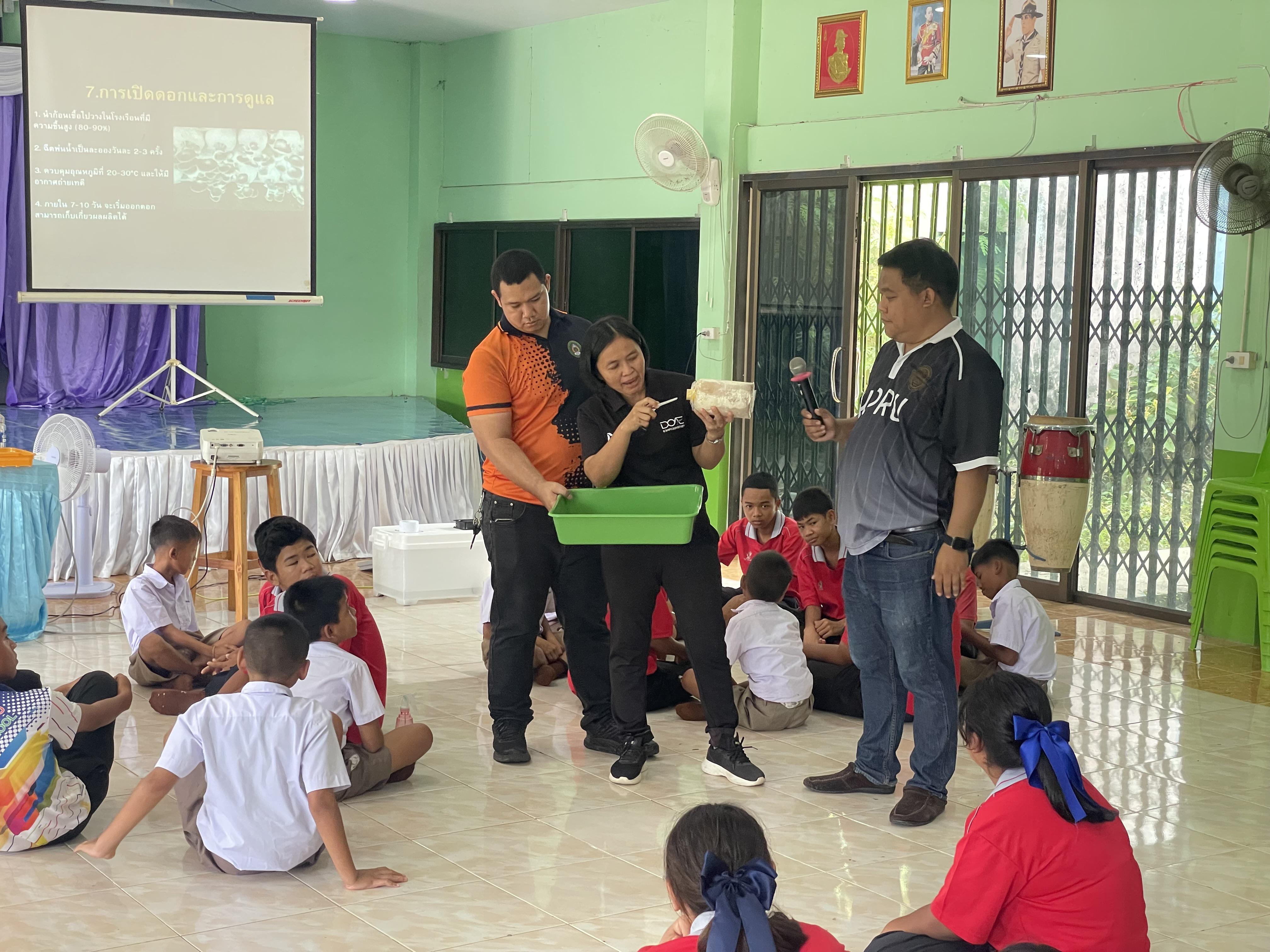 64. วันที่ 16 กรกฎาคม 2569 เรื่อง การประยุกต์ใช้ AI สำหรับงานเกษตรอัจฉริยะ (Smart Farm) สำหรับประชาชนทุกช่วงวัย สำหรับนักเรียน ณ รร.บ้านทรัพย์มะนาว