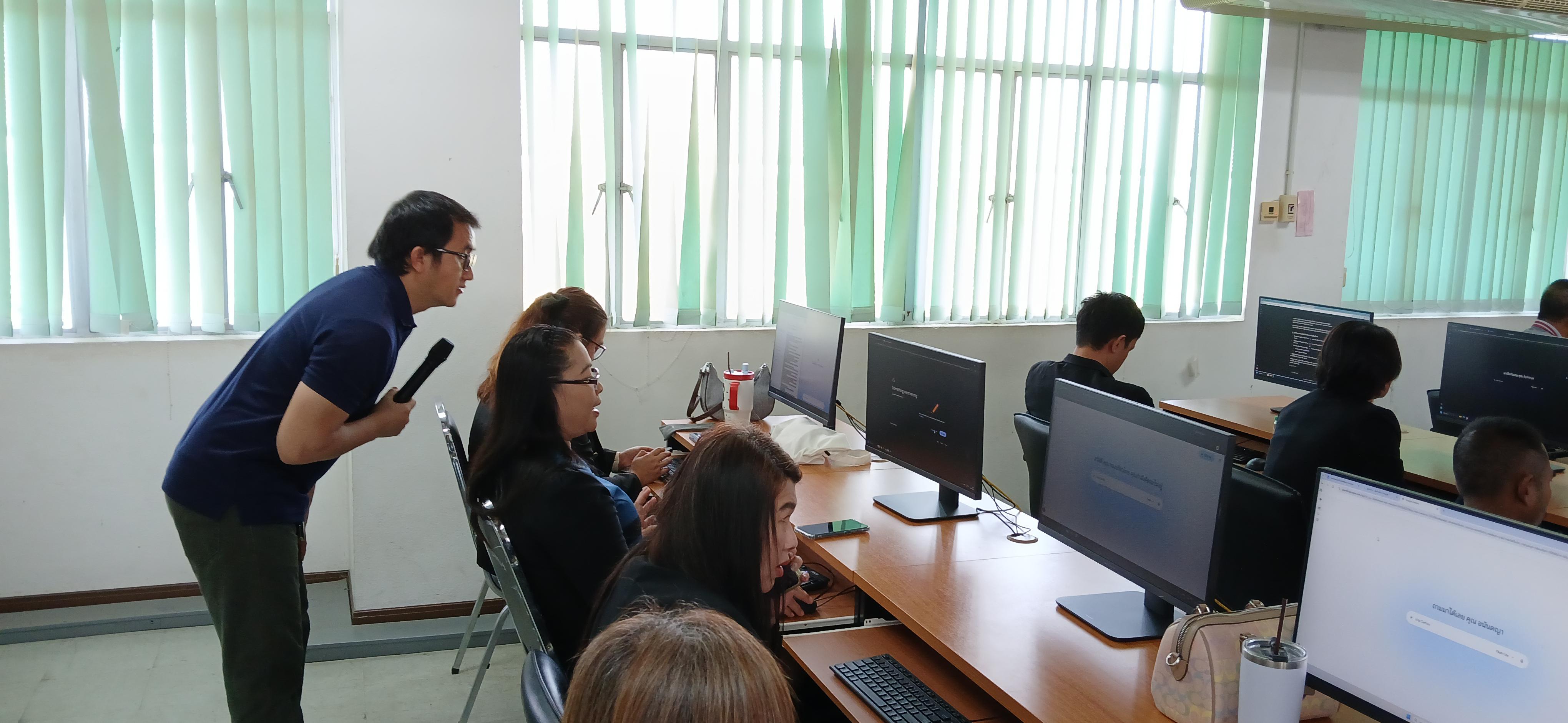 14. วันที่ 19 กรกฎาคม 2569 เรื่อง การประยุกต์ใช้เทคโนโลยี AI เพื่อยกระดับการทำงาน สำหรับบุคลากรภาครัฐ และผู้นำชุมชน  ณ อาคารศูนย์ภาษาและคอมพิวเตอร์ ชั้น 8 มหาวิทยาลัยราชภัฏกำแพงเพชร