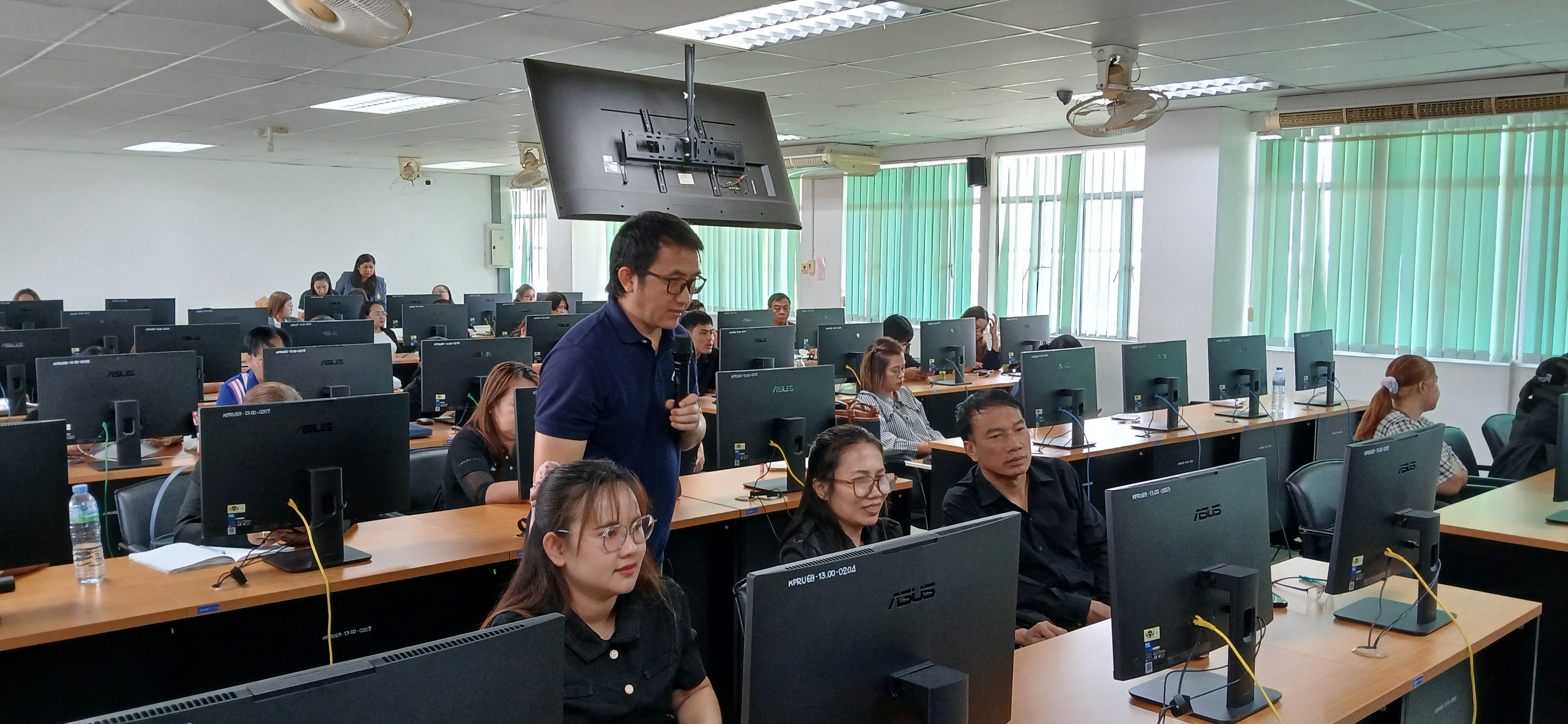 42. วันที่ 19 กรกฎาคม 2569 เรื่อง การประยุกต์ใช้เทคโนโลยี AI เพื่อยกระดับการทำงาน สำหรับบุคลากรภาครัฐ และผู้นำชุมชน  ณ อาคารศูนย์ภาษาและคอมพิวเตอร์ ชั้น 8 มหาวิทยาลัยราชภัฏกำแพงเพชร