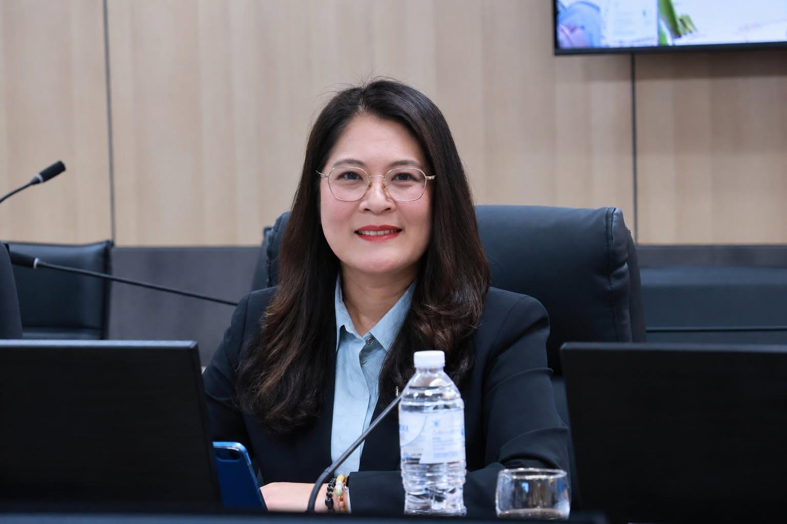 2. สภามหาวิทยาลัยราชภัฏกำแพงเพชร พบผู้บริหารและบุคลากร สำนักวิทยบริการและเทคโนโลยีสารสนเทศ