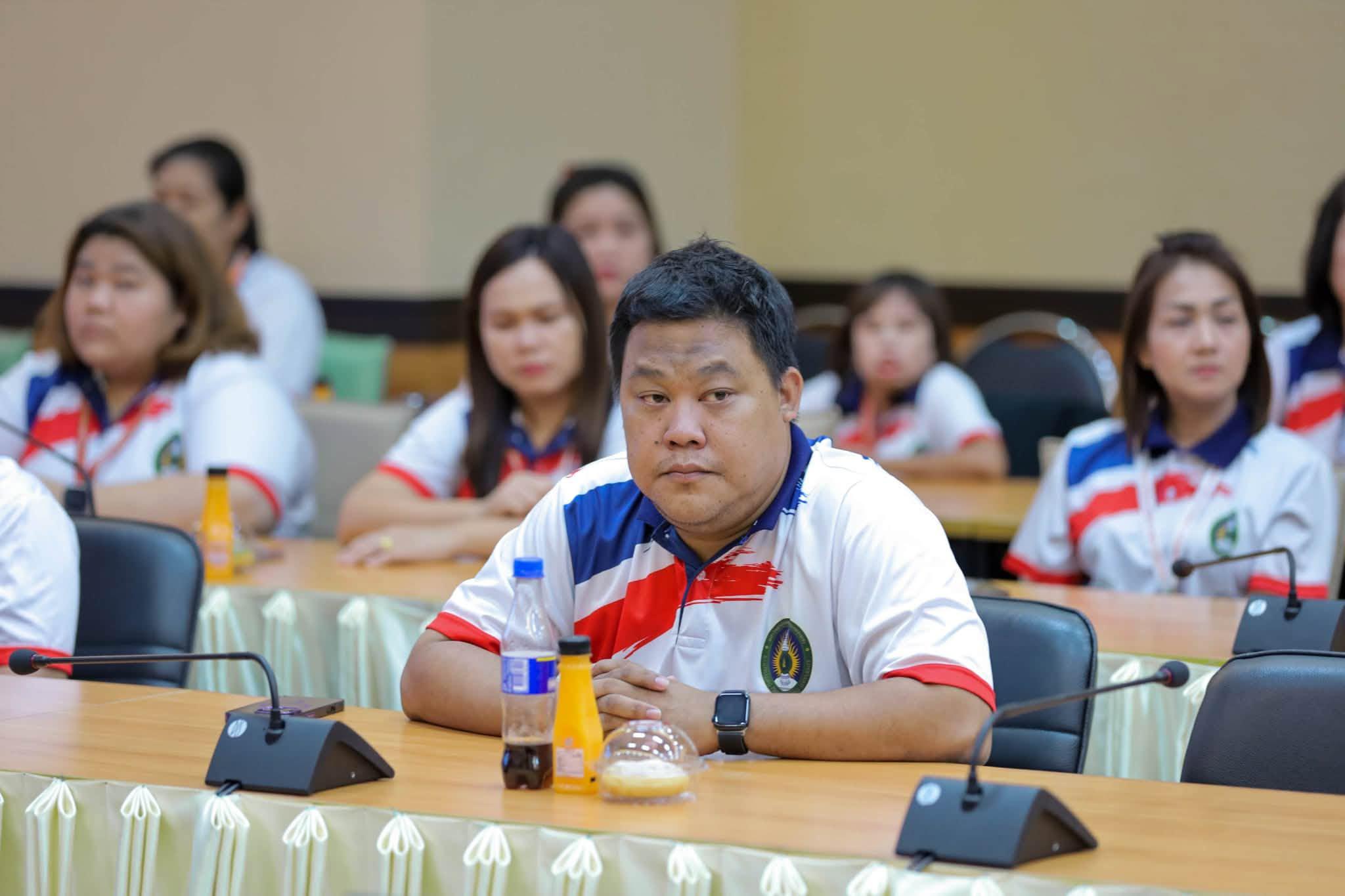 4. สภามหาวิทยาลัยราชภัฏกำแพงเพชร พบผู้บริหารและบุคลากร สำนักวิทยบริการและเทคโนโลยีสารสนเทศ