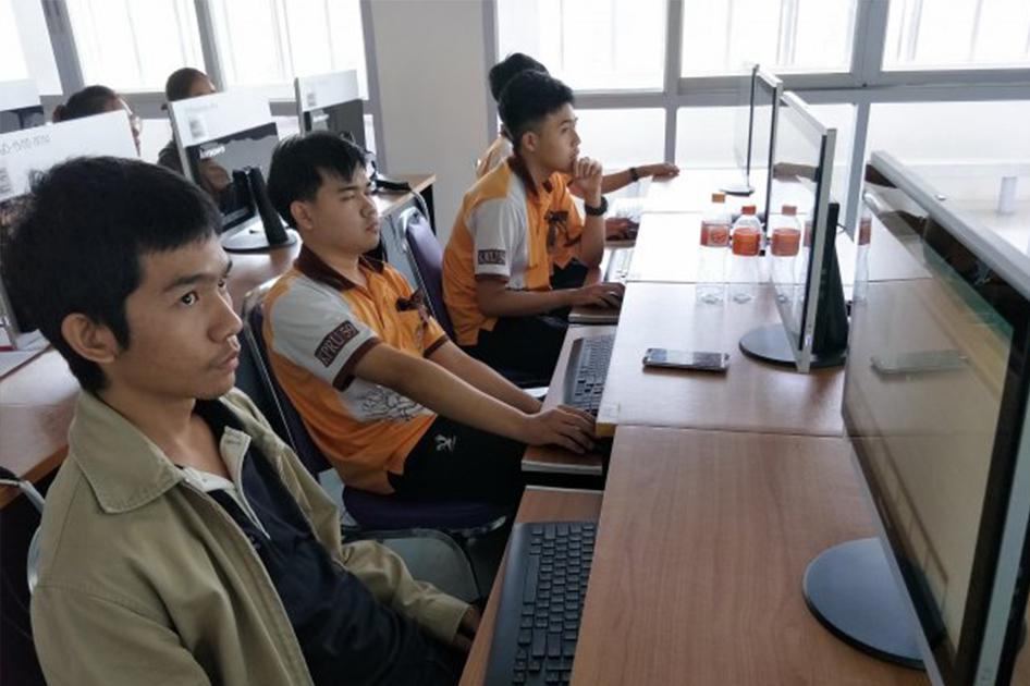 2. อาคารศูนย์ภาษาและคอมพิวเตอร์ (ศูนย์คอมพิวเตอร์)