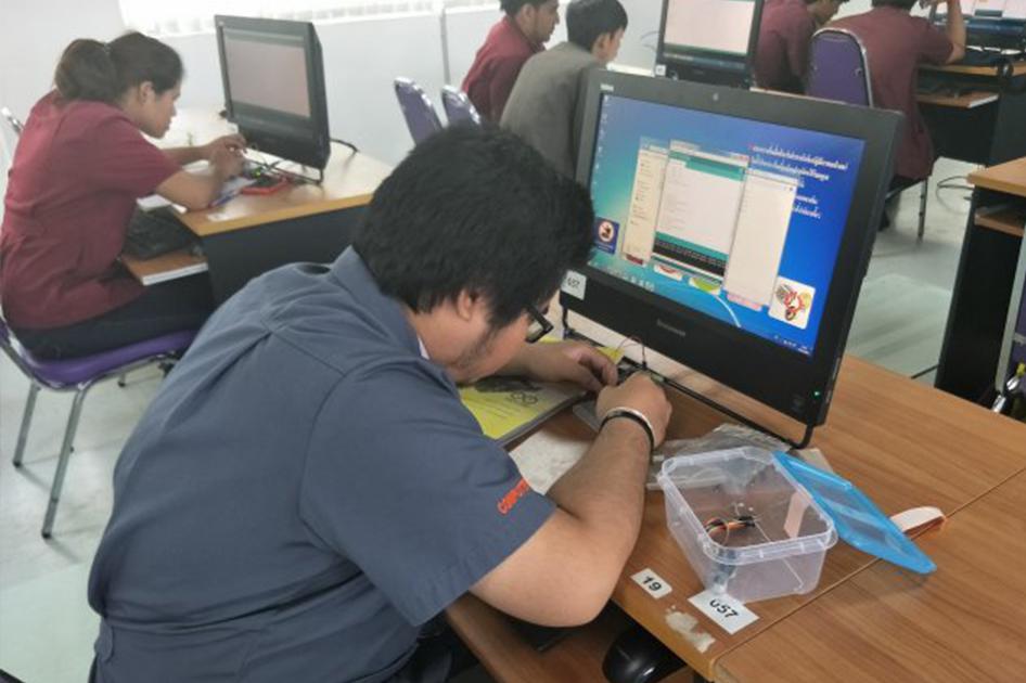 3. อาคารศูนย์ภาษาและคอมพิวเตอร์ (ศูนย์คอมพิวเตอร์)