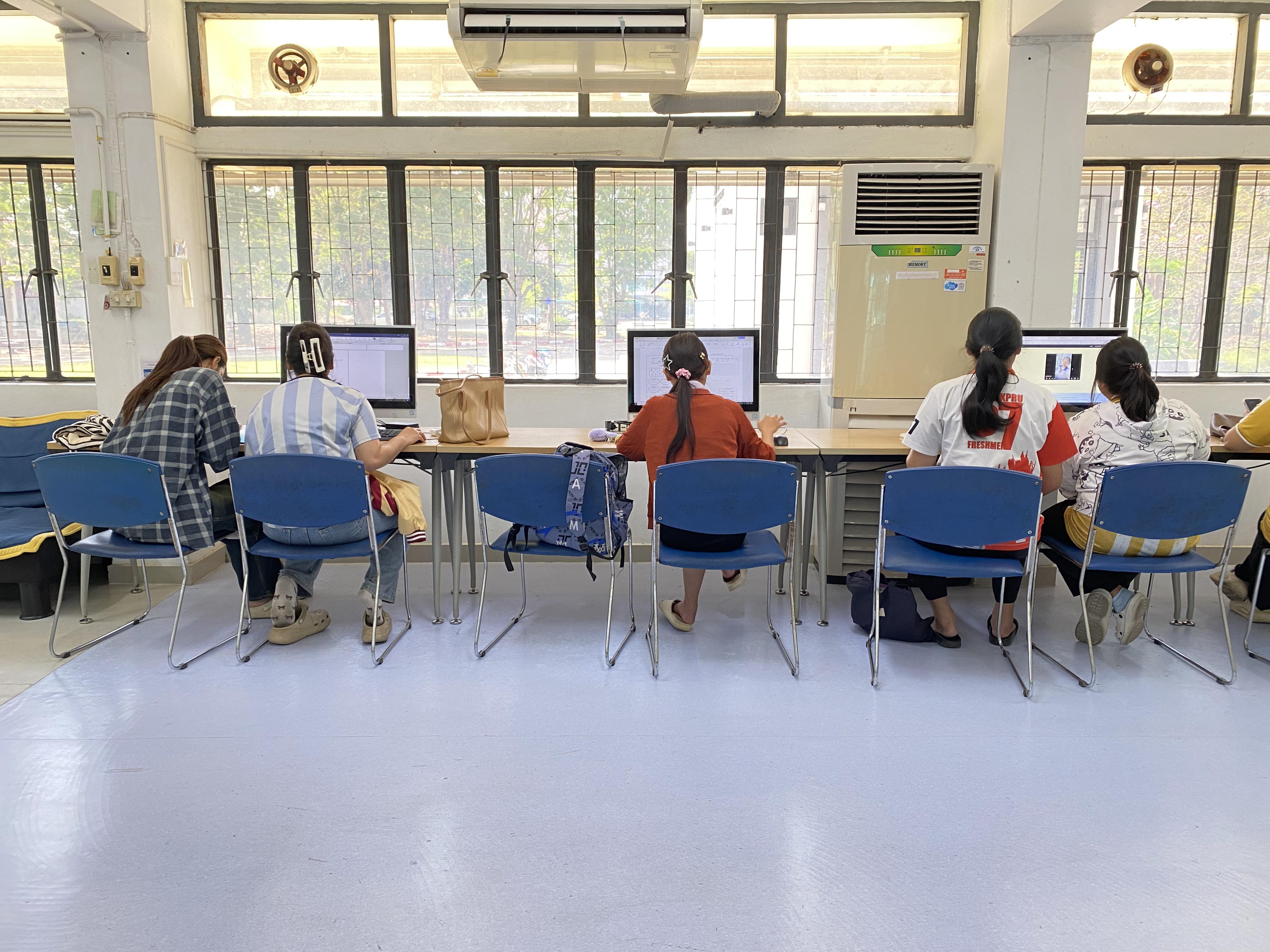 4. สำนักวิทยบริการและเทคโนโลยีสารสนเทศ ชั้น 1