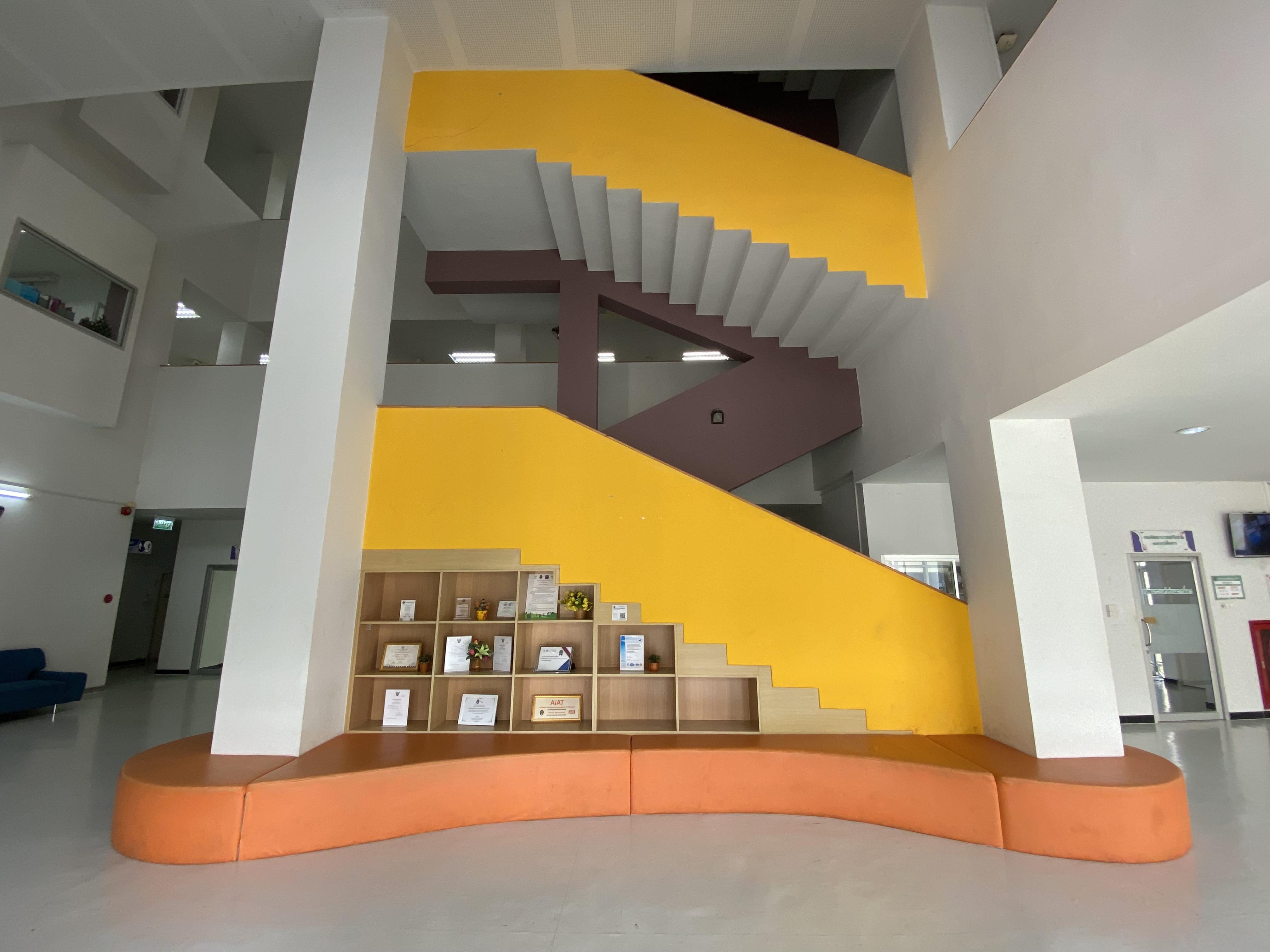 28. สำนักวิทยบริการและเทคโนโลยีสารสนเทศ ชั้น 1