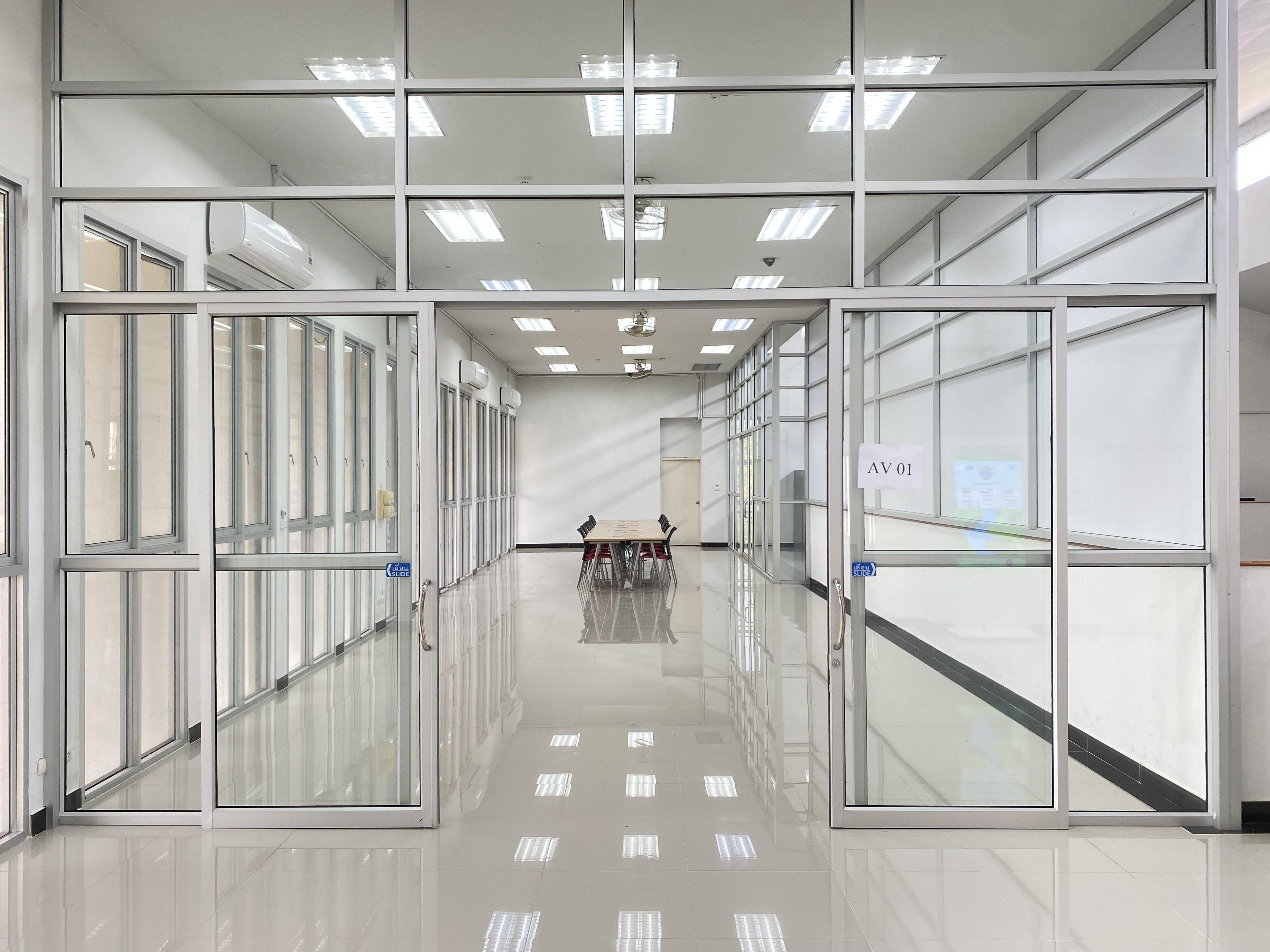 1. สำนักวิทยบริการและเทคโนโลยีสารสนเทศ ชั้น 4