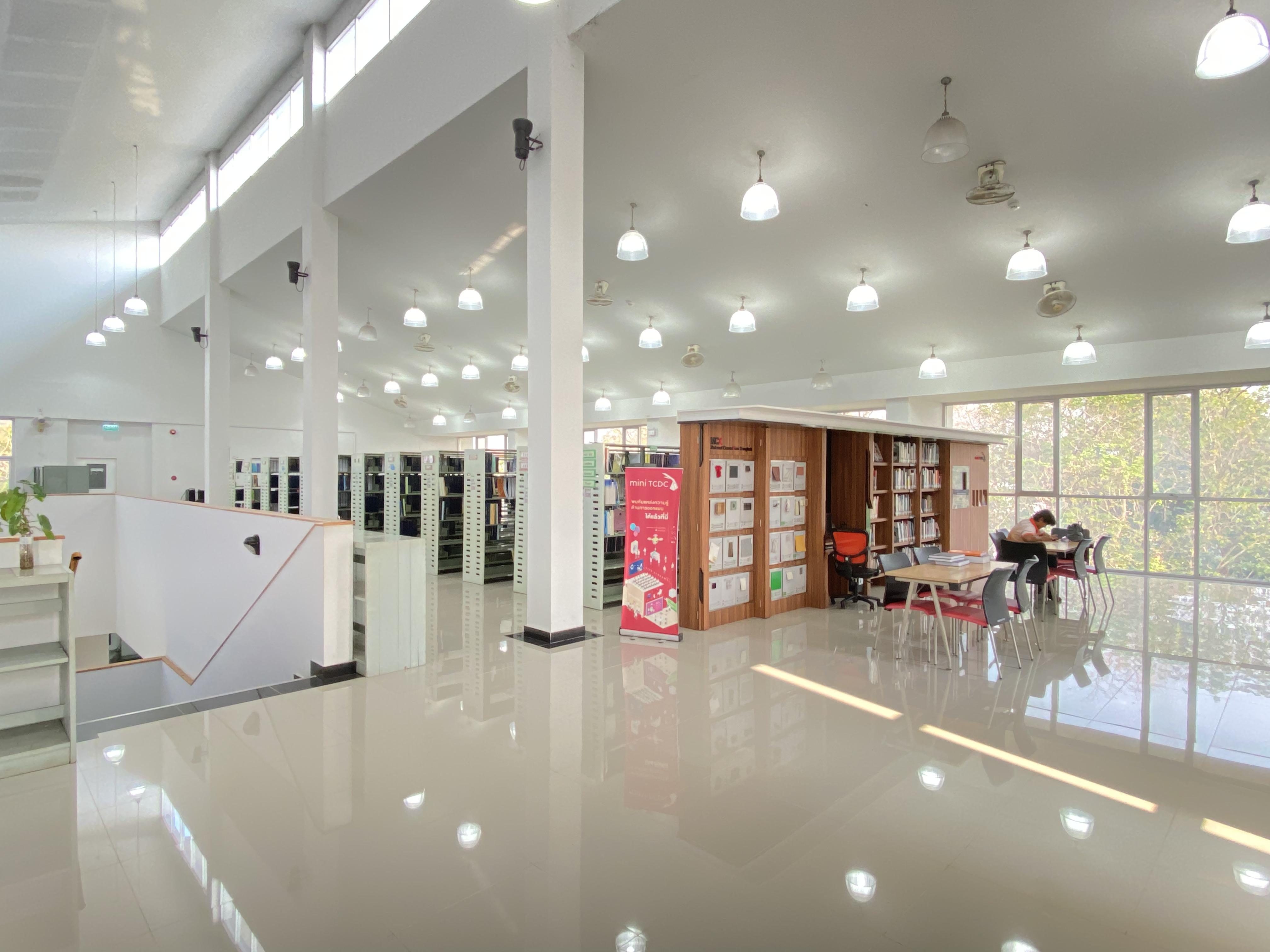 6. สำนักวิทยบริการและเทคโนโลยีสารสนเทศ ชั้น 4