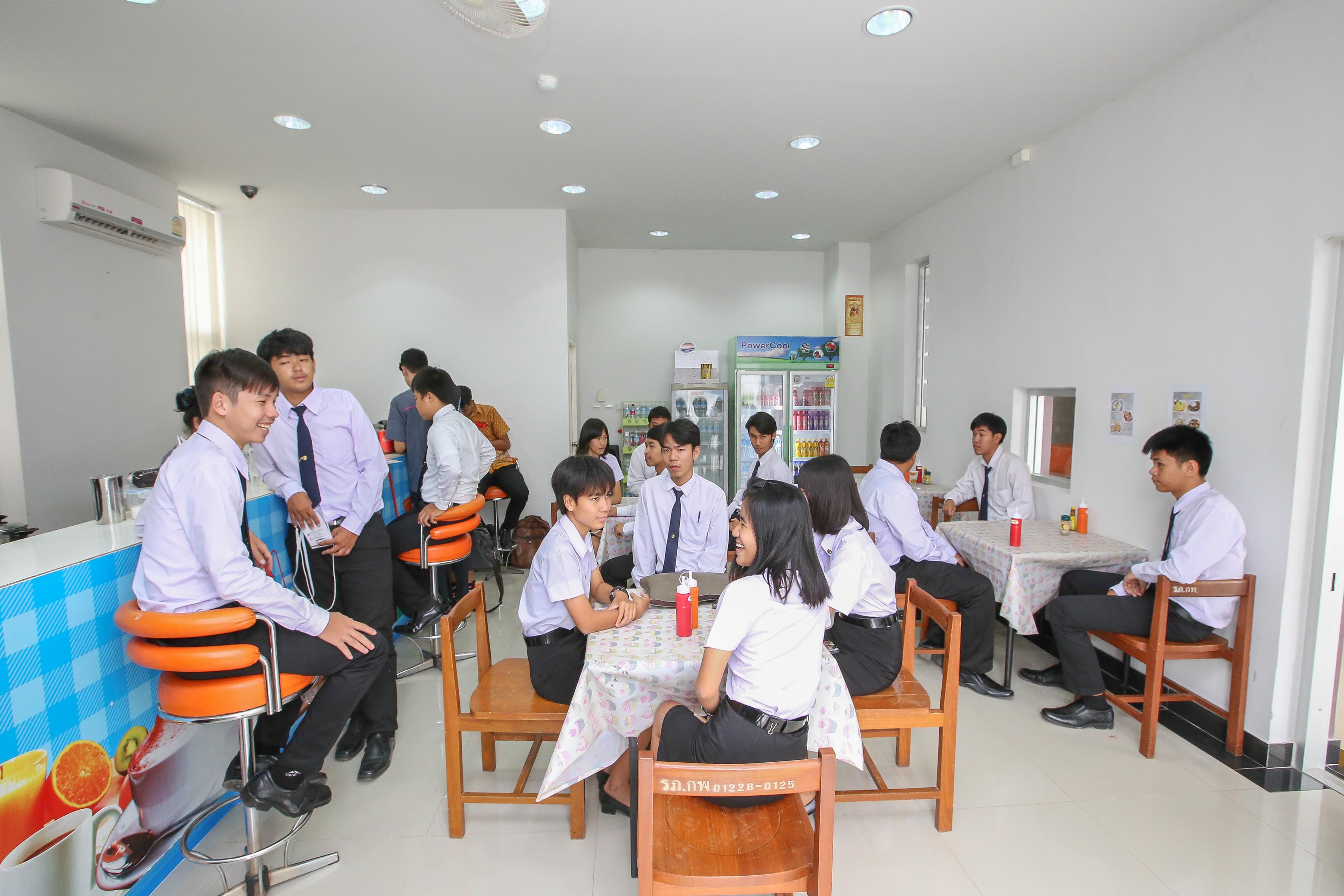 1. Zone อาหารและเครื่องดื่ม