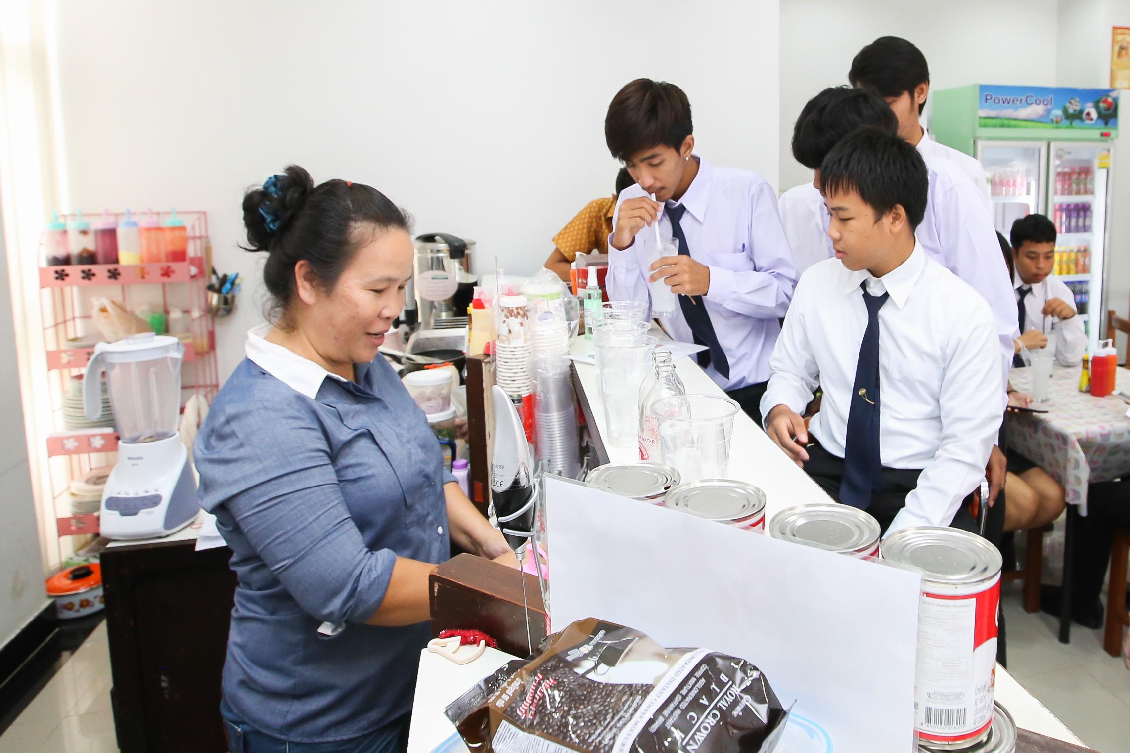 3. Zone อาหารและเครื่องดื่ม