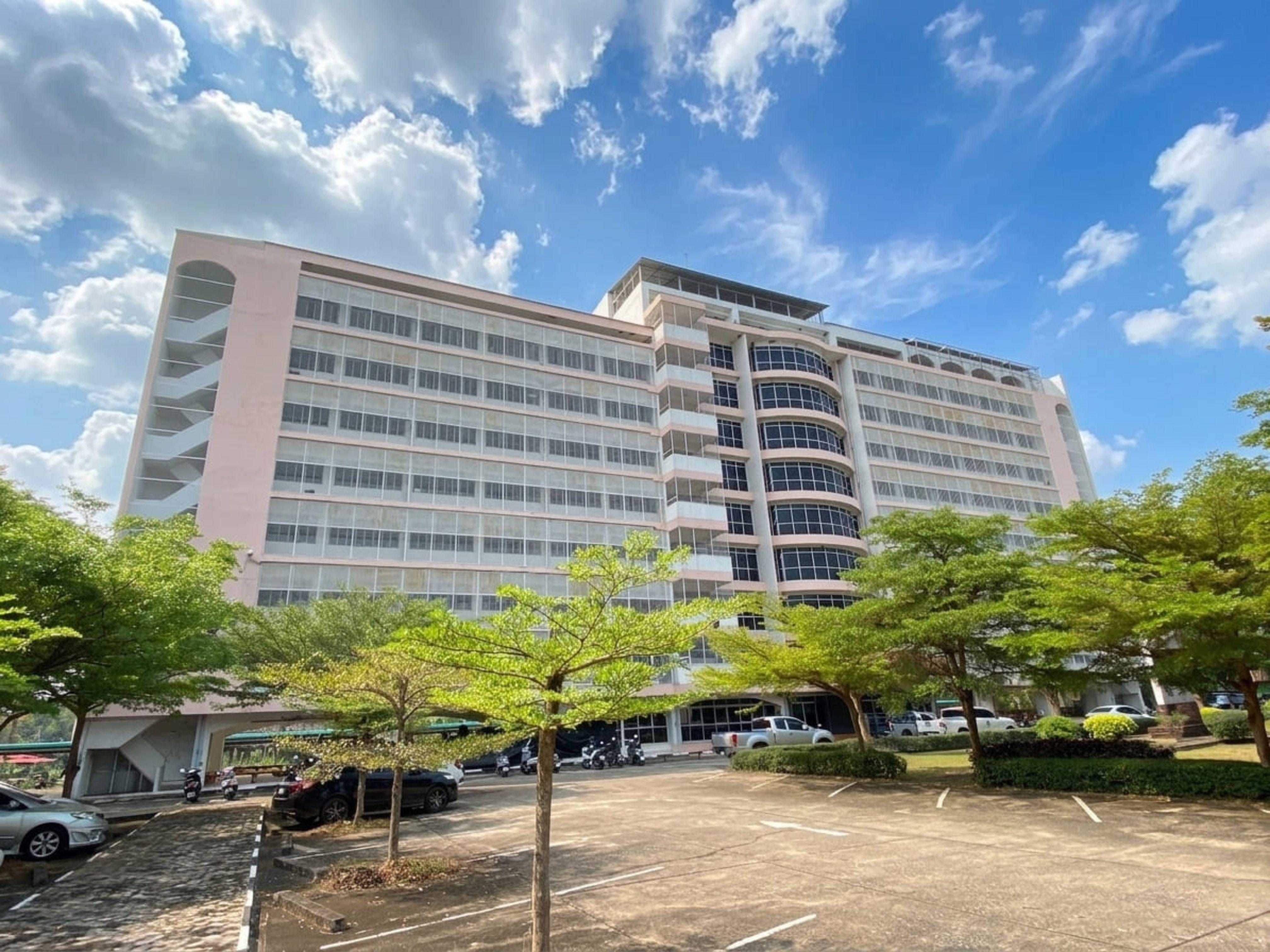 4. อาคารศูนย์ภาษาและคอมพิวเตอร์ (ศูนย์ภาษา)