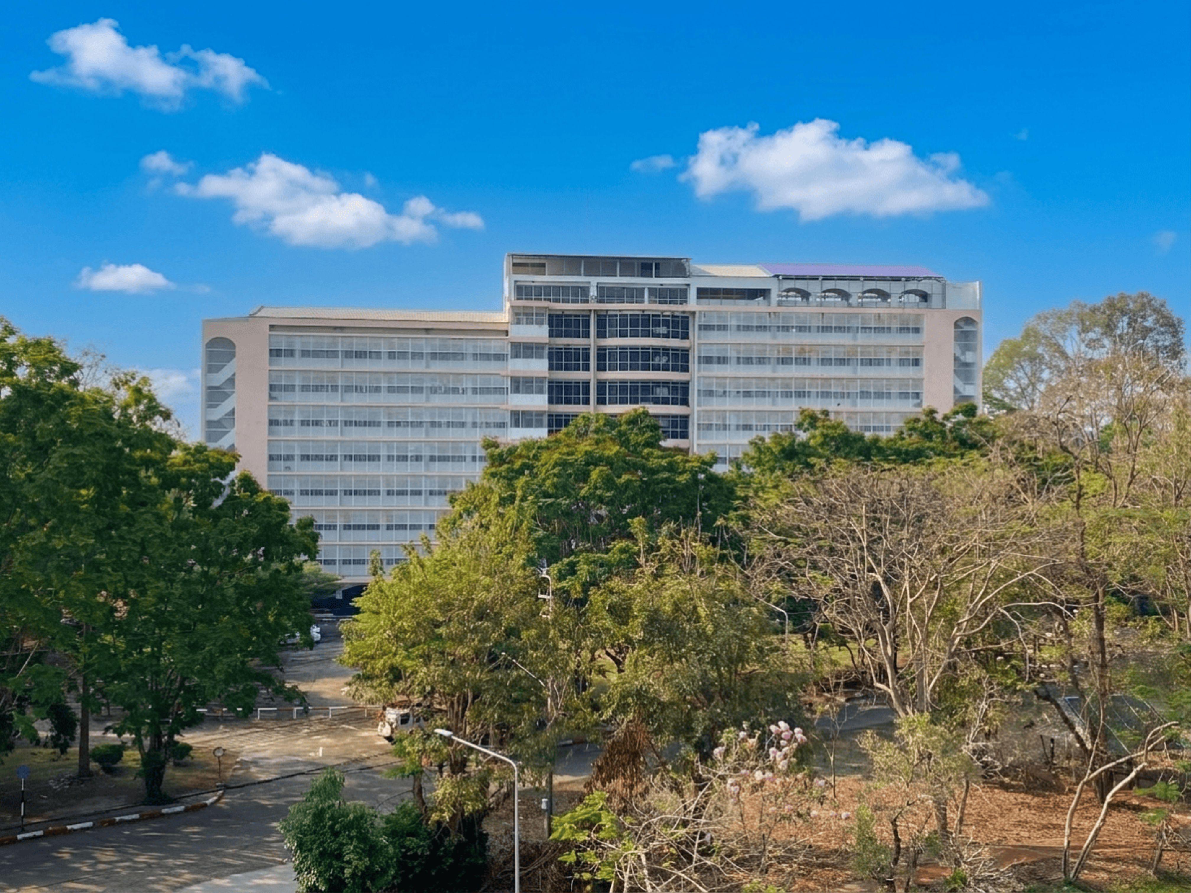 1. ศูนย์ภาษา